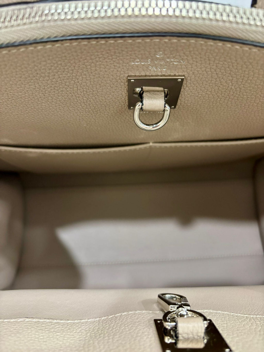 LOUIS VUITTON CITY STEAMER MM GRAINEDLEATHER HANDBAG