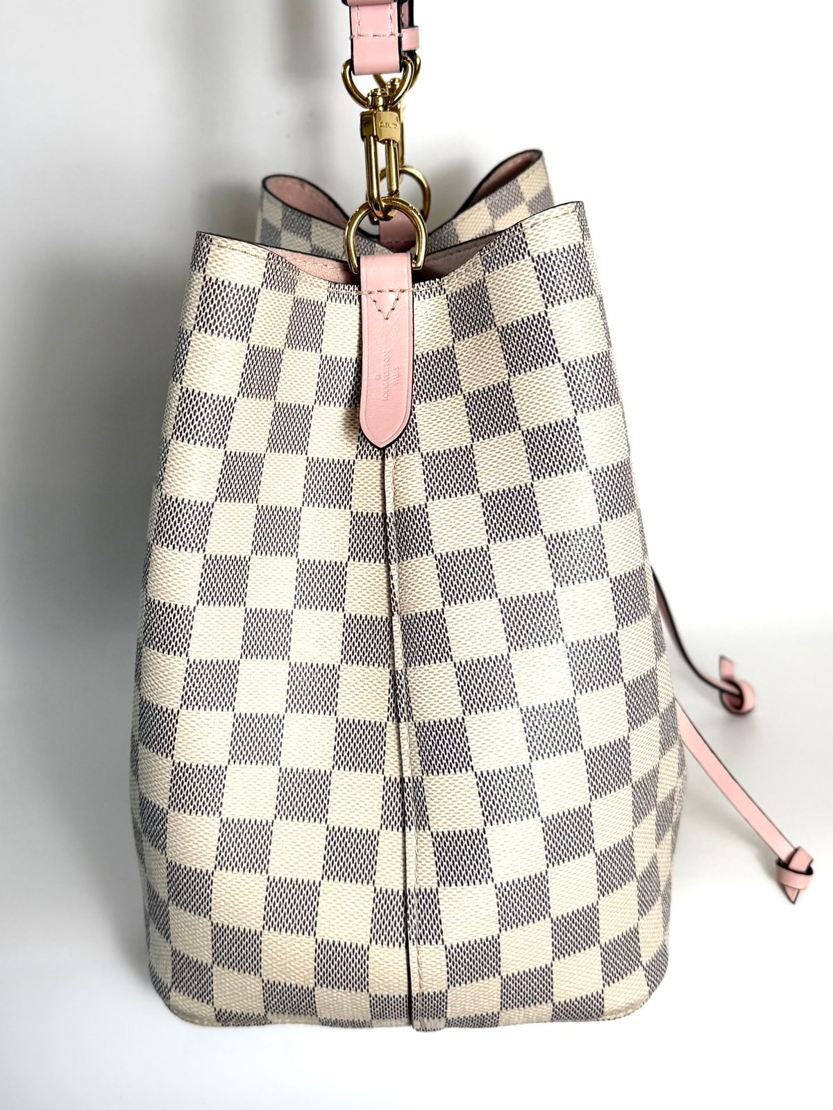 LOUIS VUITTON DAMIER AZUR NÉONOÉ EAU DE ROSE SHOULDER BAG