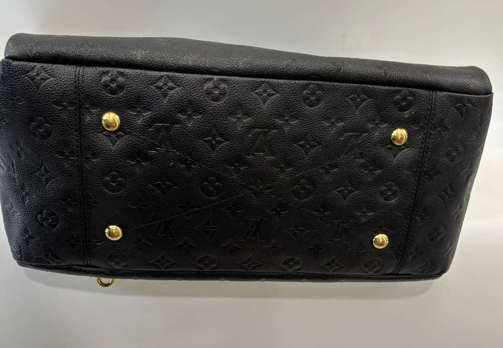LOUIS VUITTON EMPREINTE LEATHER ARTSY MM BAG