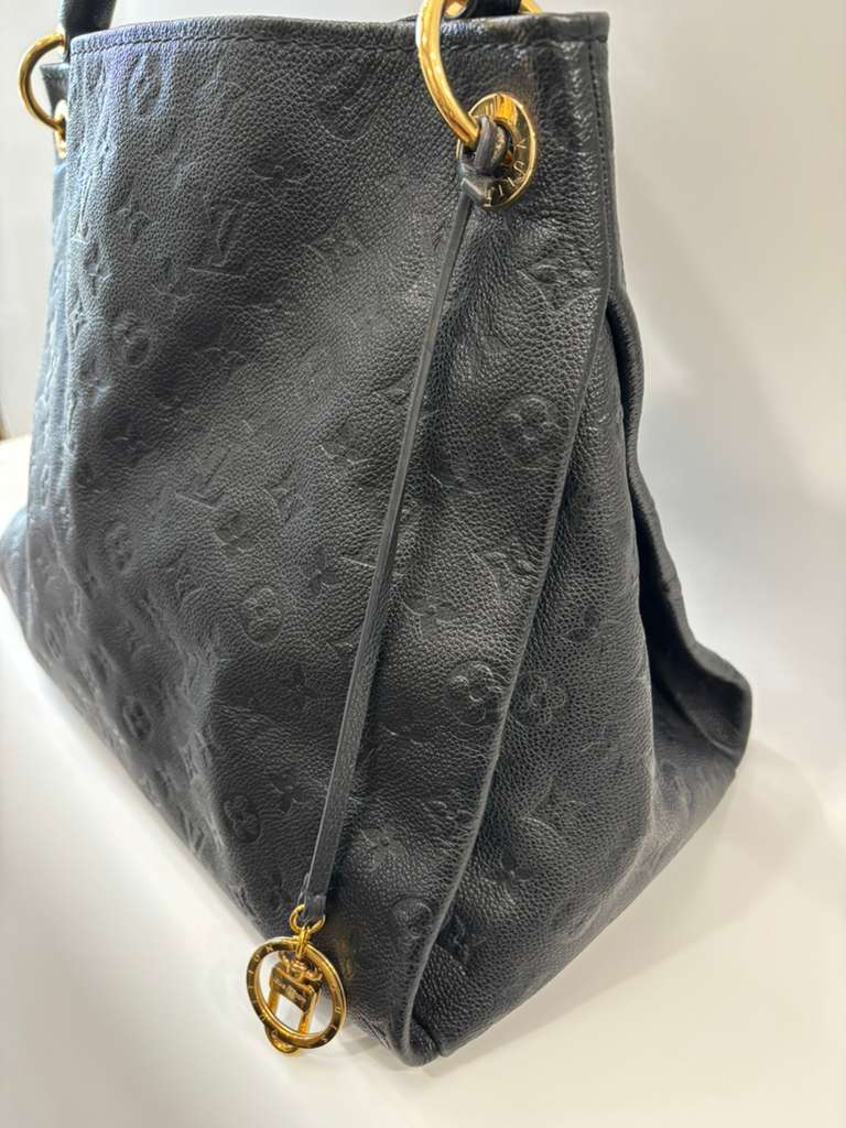 LOUIS VUITTON EMPREINTE LEATHER ARTSY MM BAG