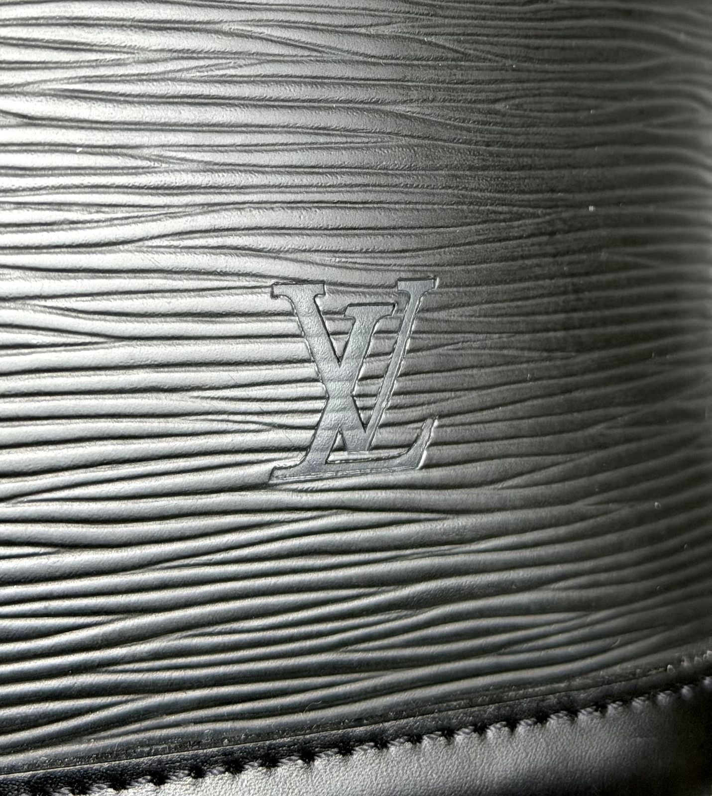 LOUIS VUITTON EPI LEATHER LUSSAC SHOULDER BAG