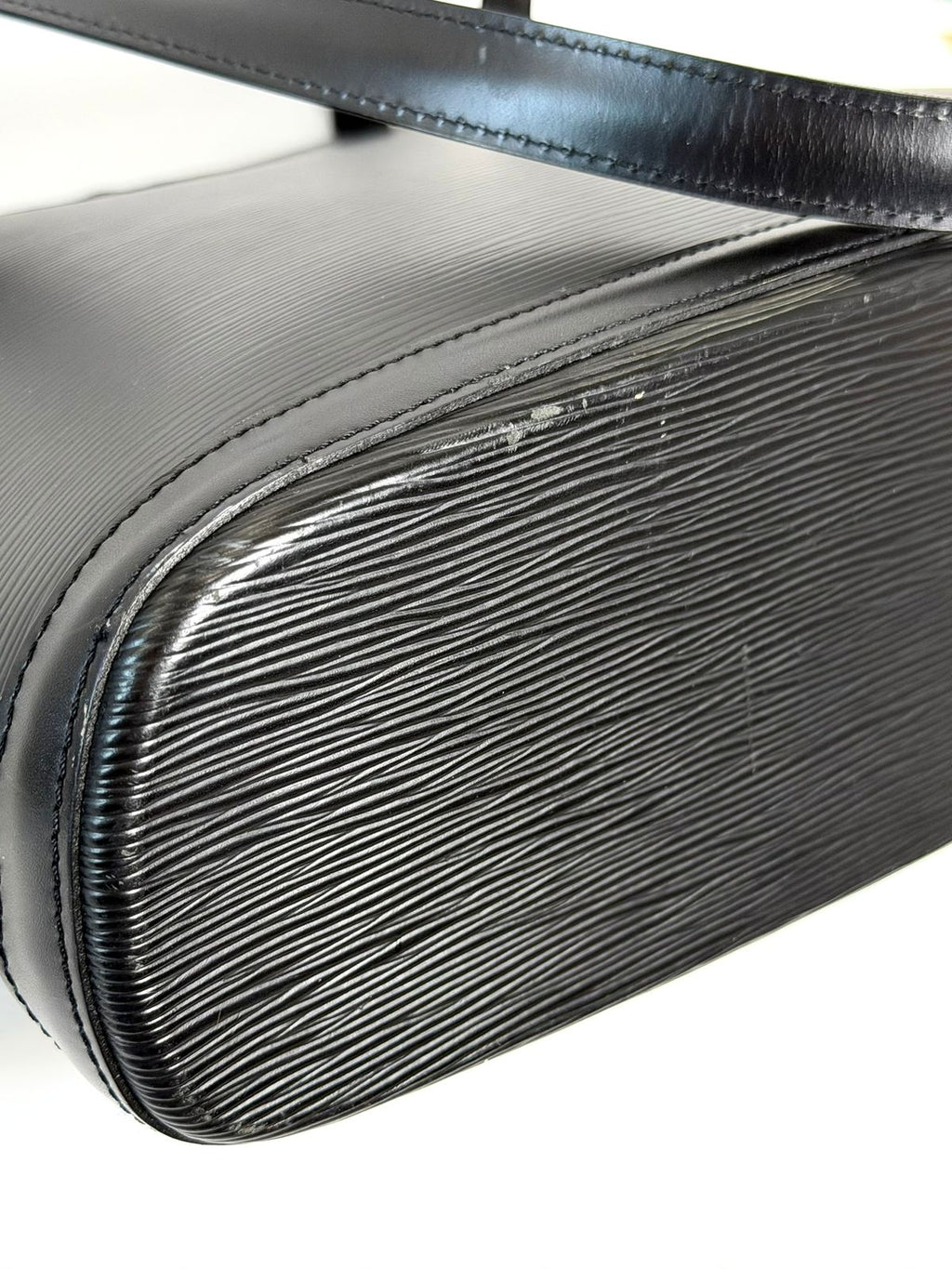 LOUIS VUITTON EPI LEATHER LUSSAC SHOULDER BAG