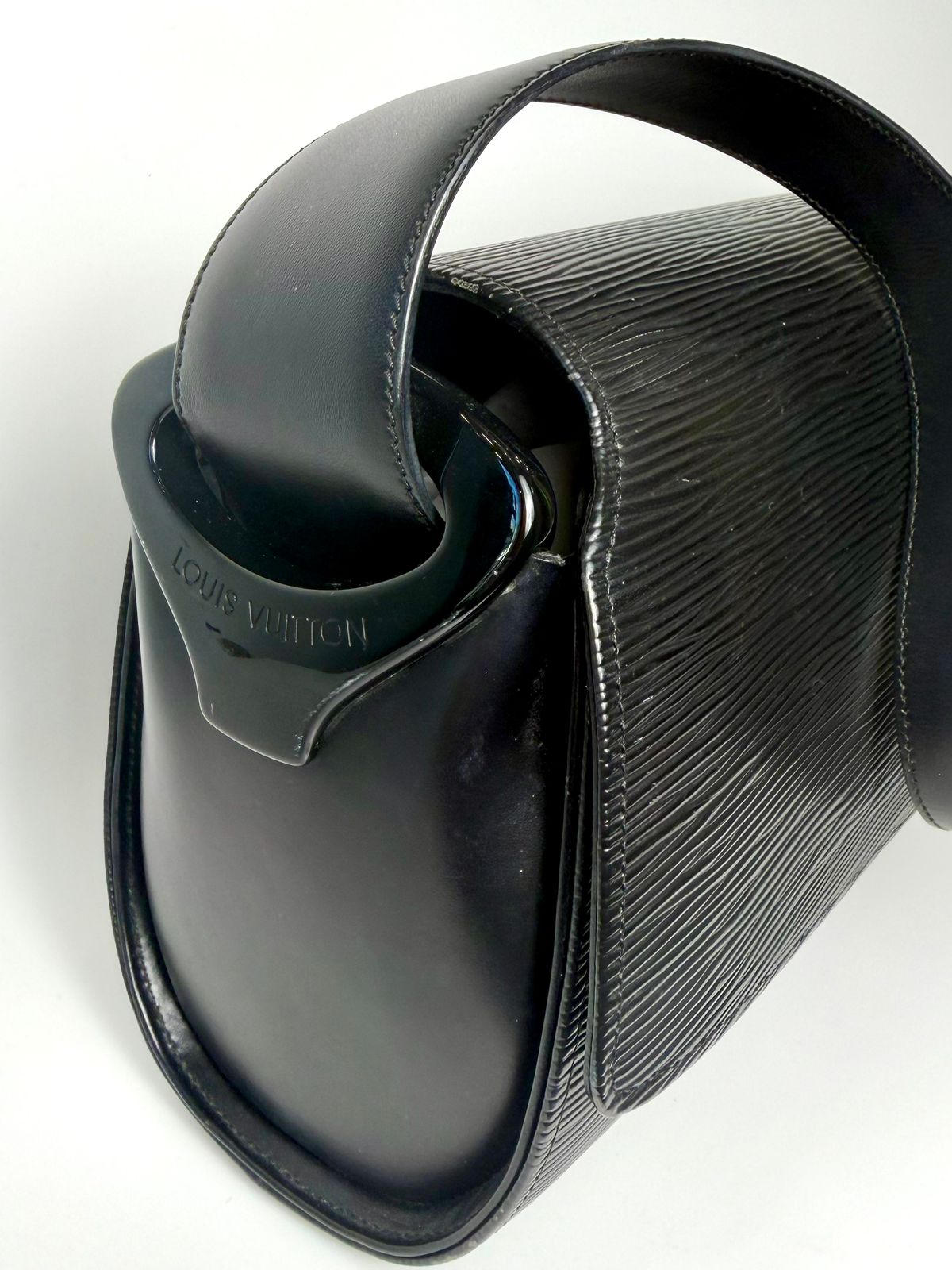 LOUIS VUITTON EPI LEATHER NOCTURNE GM SHOULDER BAG
