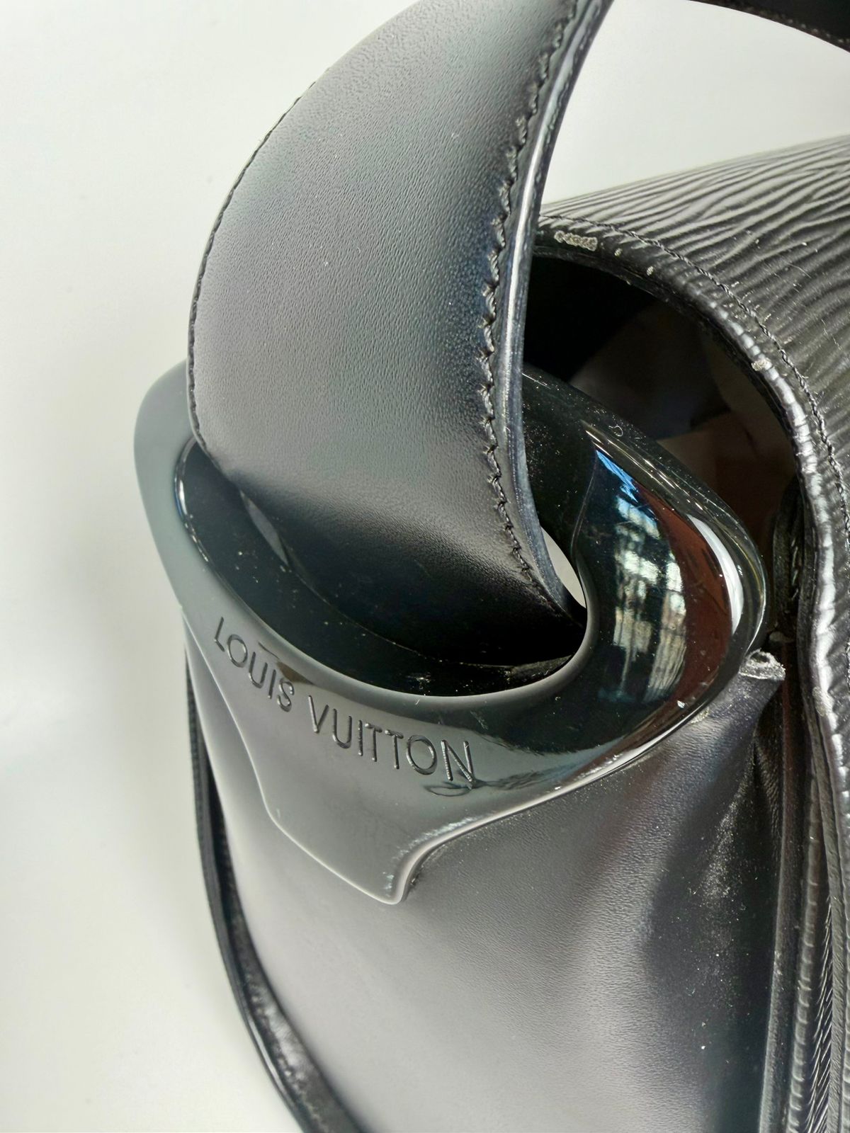 LOUIS VUITTON EPI LEATHER NOCTURNE GM SHOULDER BAG