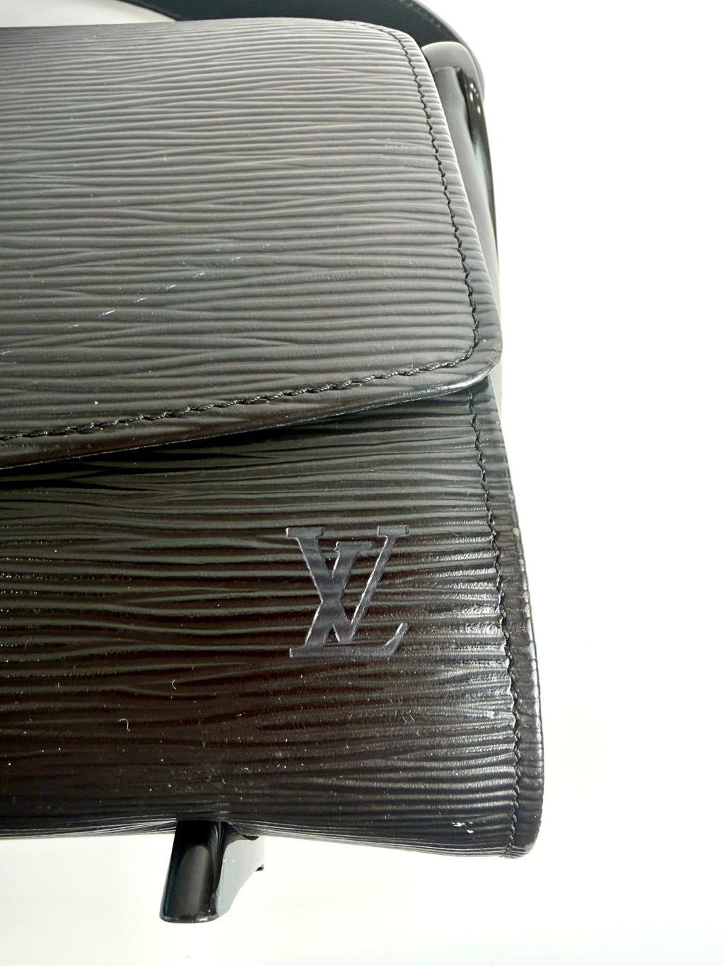 LOUIS VUITTON EPI LEATHER NOCTURNE GM SHOULDER BAG