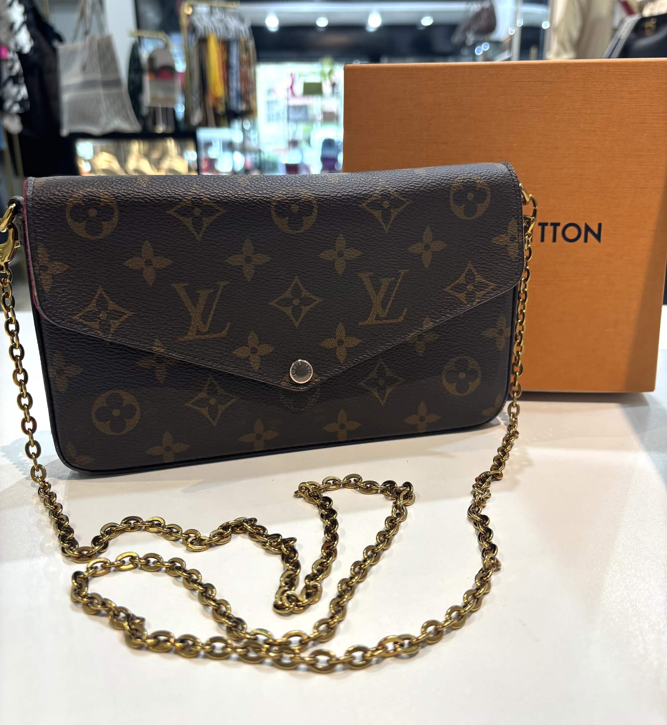 LOUIS VUITTON MONOGRAM POCHETTE FÉLICIE CHAIN BAG