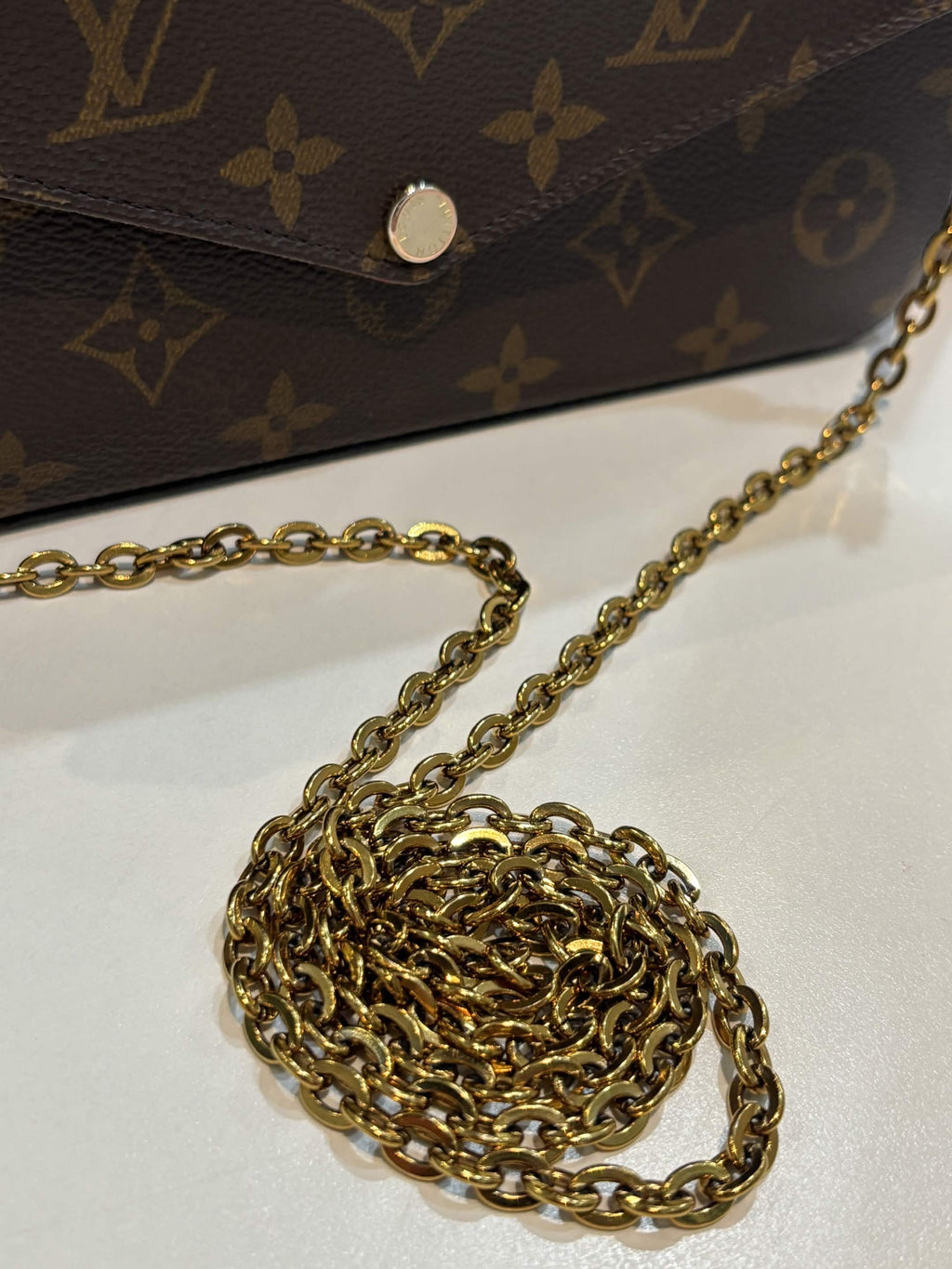 LOUIS VUITTON MONOGRAM POCHETTE FÉLICIE CHAIN BAG