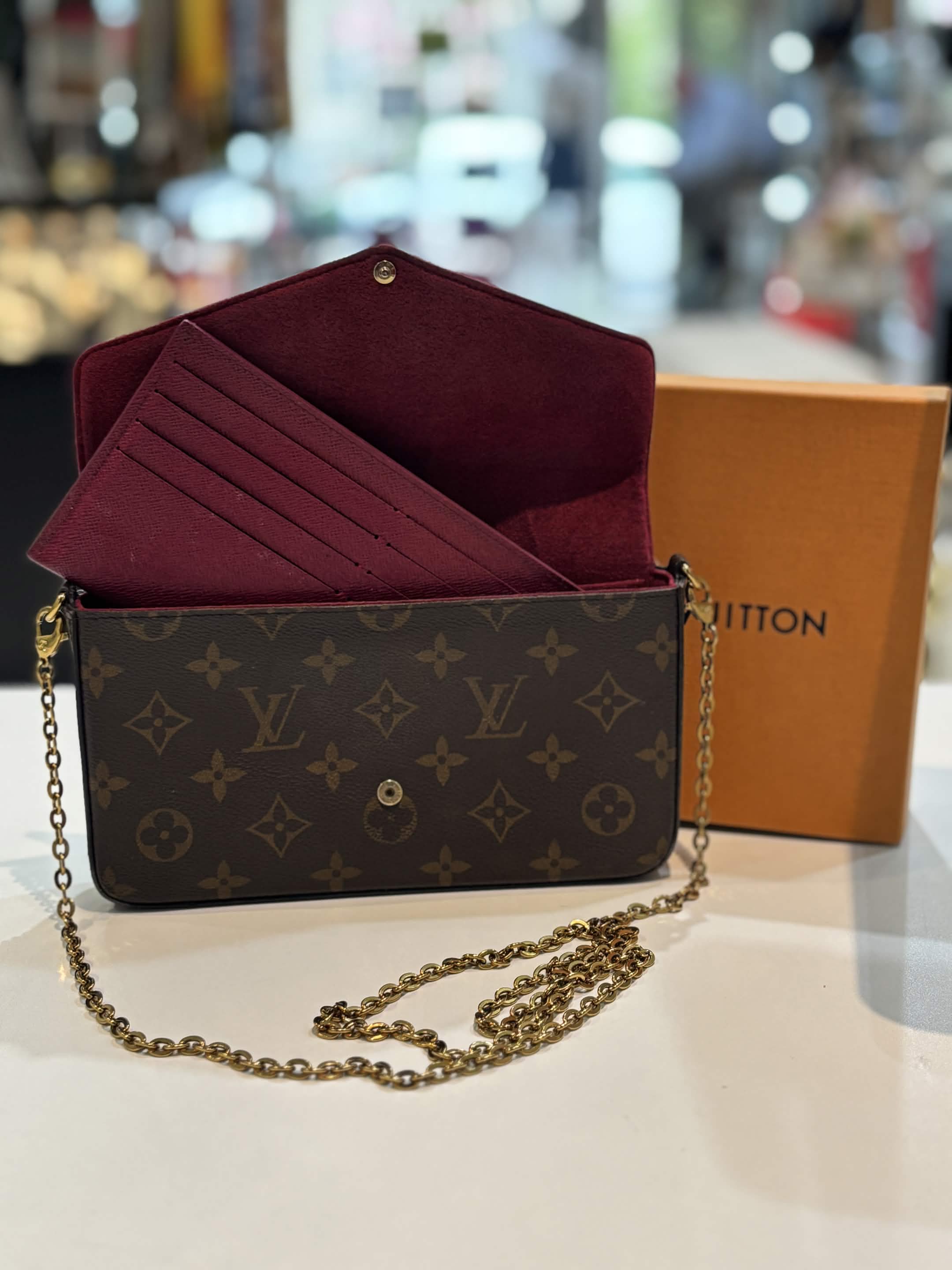 LOUIS VUITTON MONOGRAM POCHETTE FÉLICIE CHAIN BAG