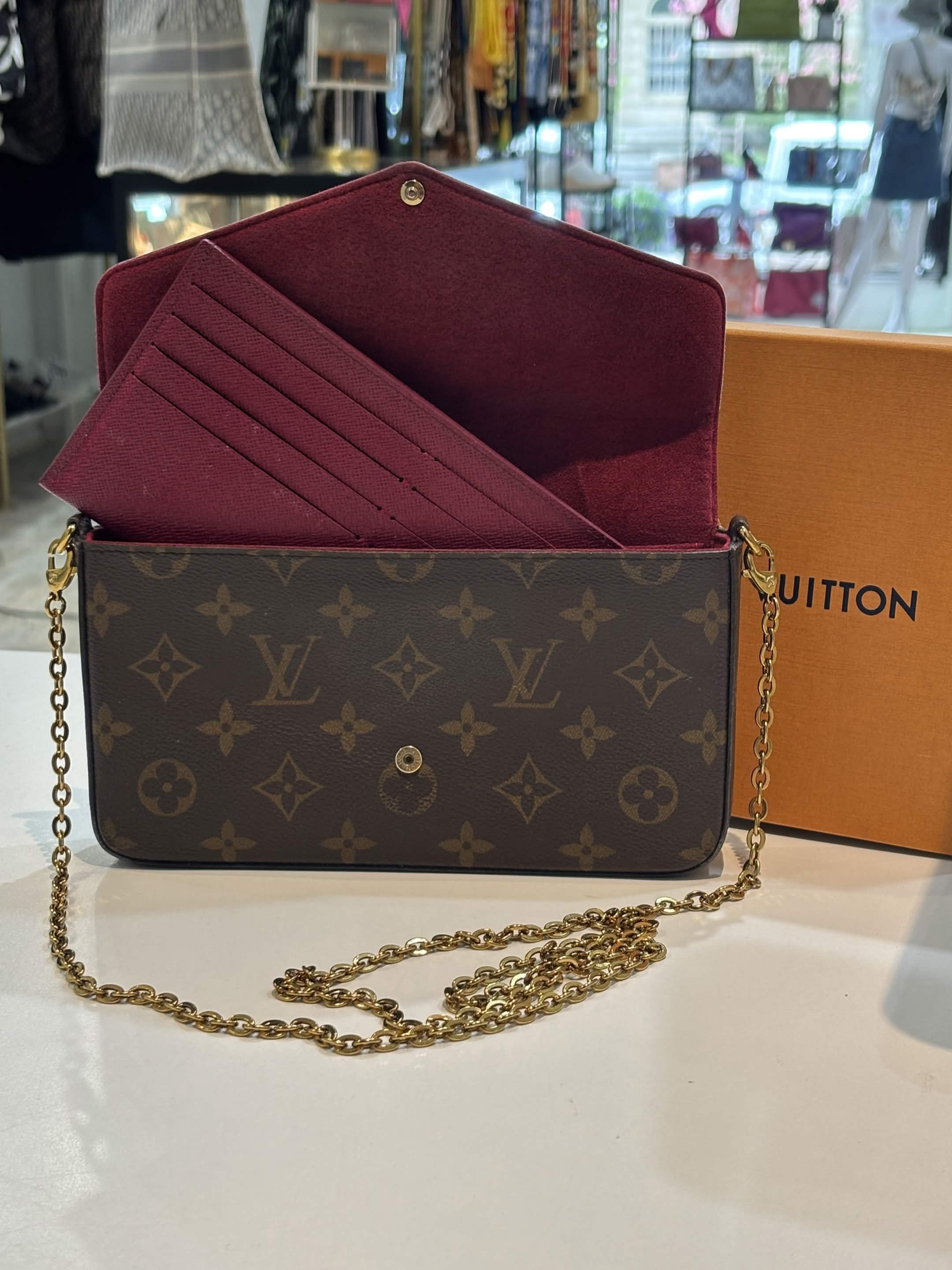 LOUIS VUITTON MONOGRAM POCHETTE FÉLICIE CHAIN BAG