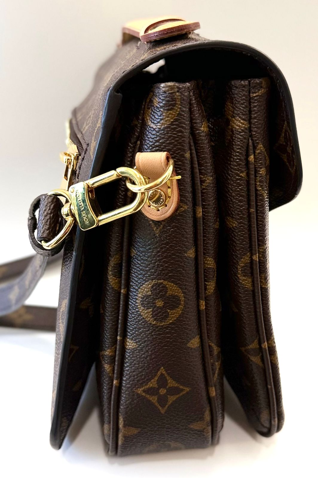 LOUIS VUITTON MONOGRAM POCHETTE MÉTIS CROSSBODY BAG