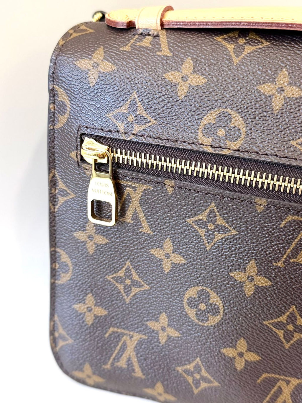 LOUIS VUITTON MONOGRAM POCHETTE MÉTIS CROSSBODY BAG