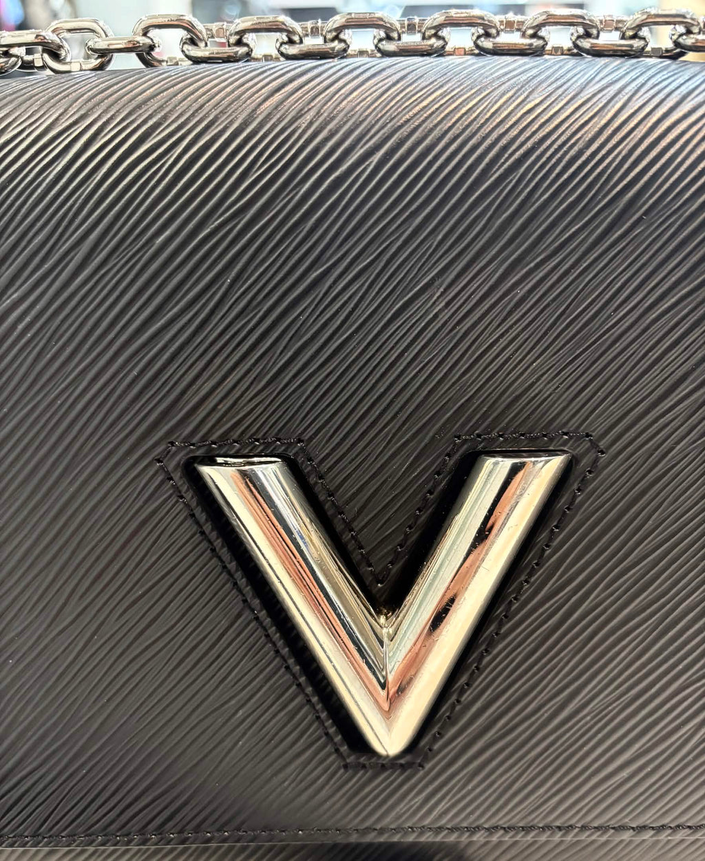 LOUIS VUITTON EPI LEATHER TWIST MM CHAIN BAG