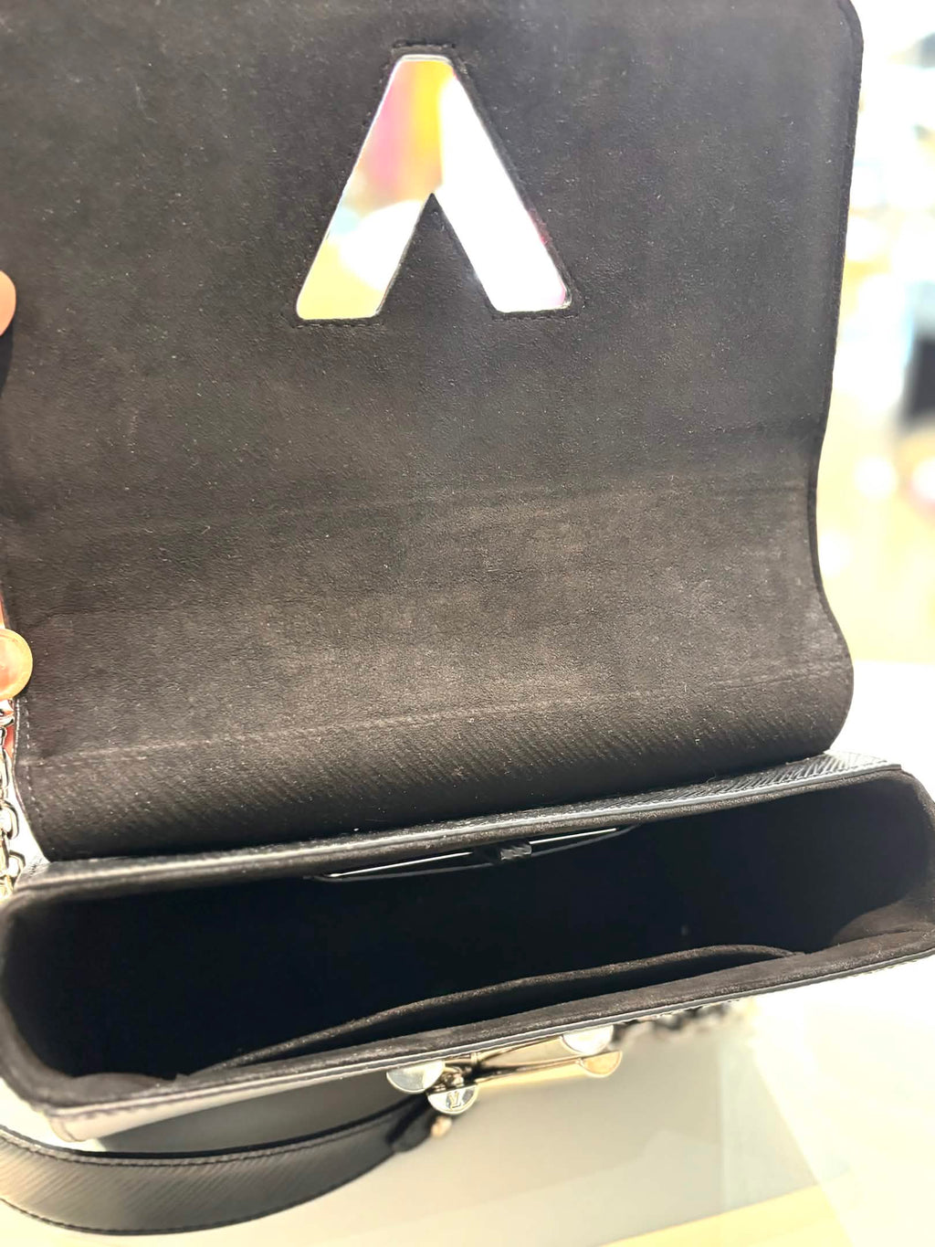LOUIS VUITTON EPI LEATHER TWIST MM CHAIN BAG