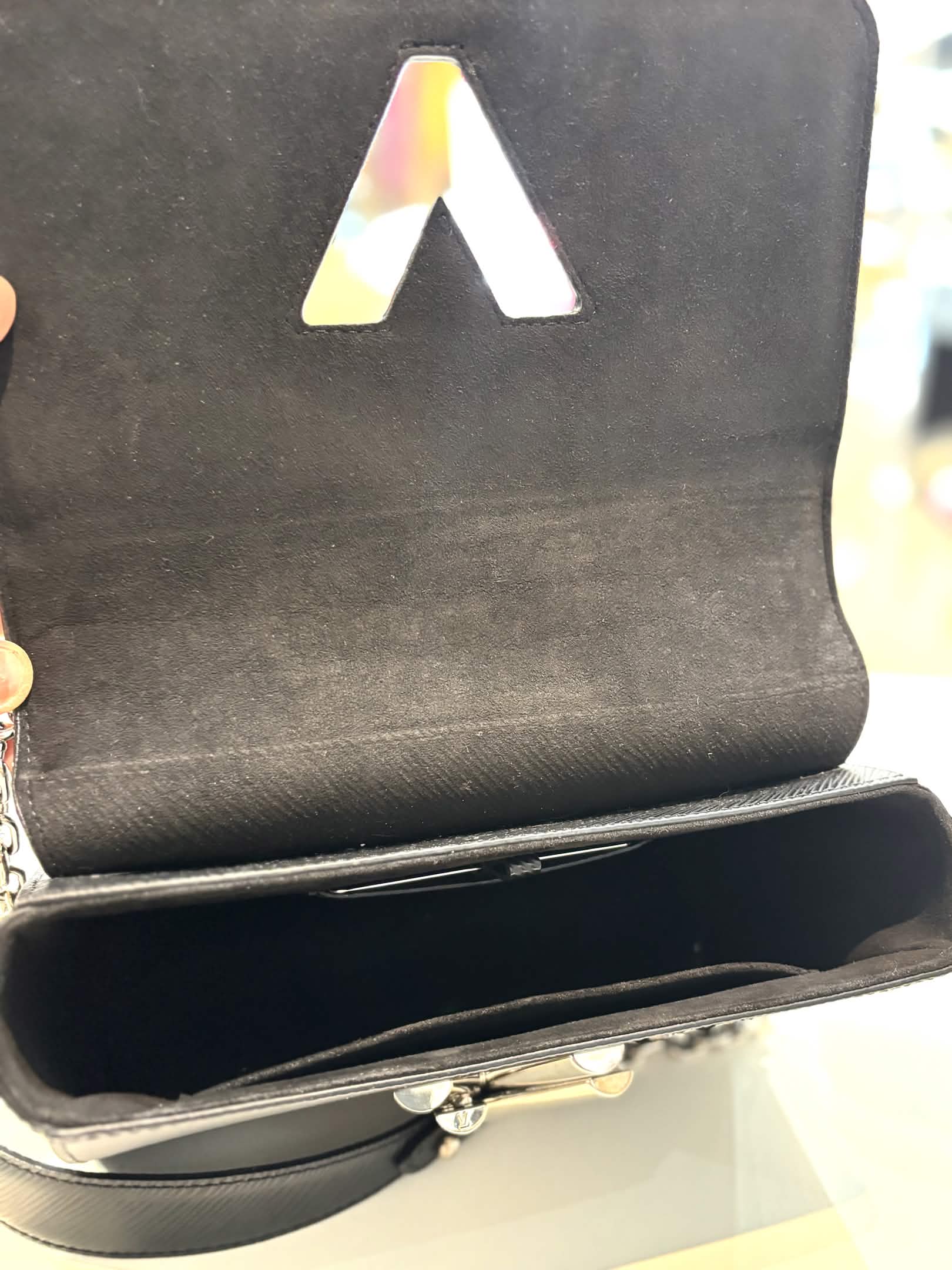 LOUIS VUITTON EPI LEATHER TWIST MM CHAIN BAG