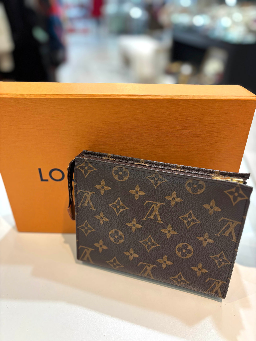 LOUIS VUITTON MONOGRAM 19 TOILETRY BAG
