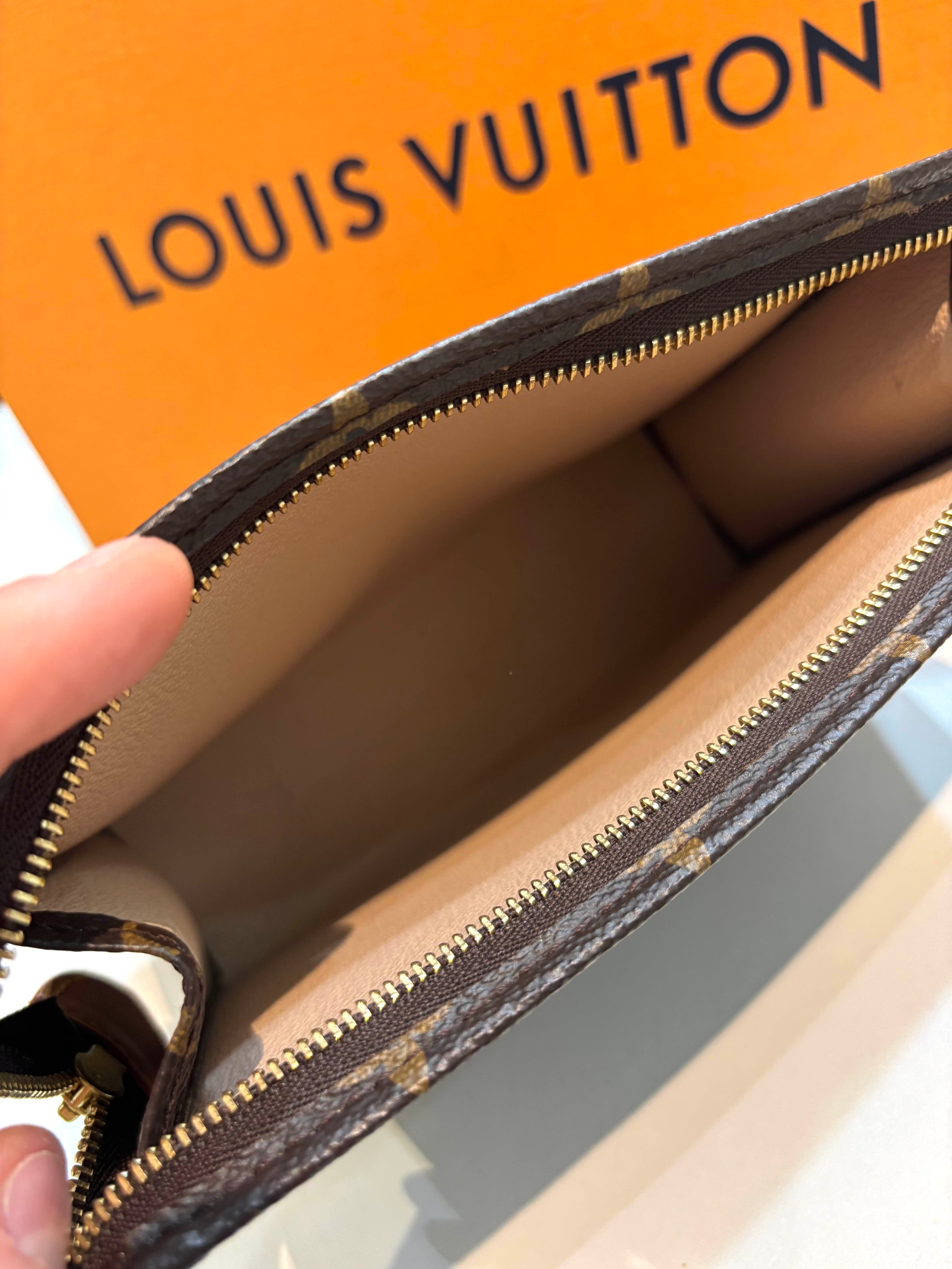 LOUIS VUITTON MONOGRAM 19 TOILETRY BAG