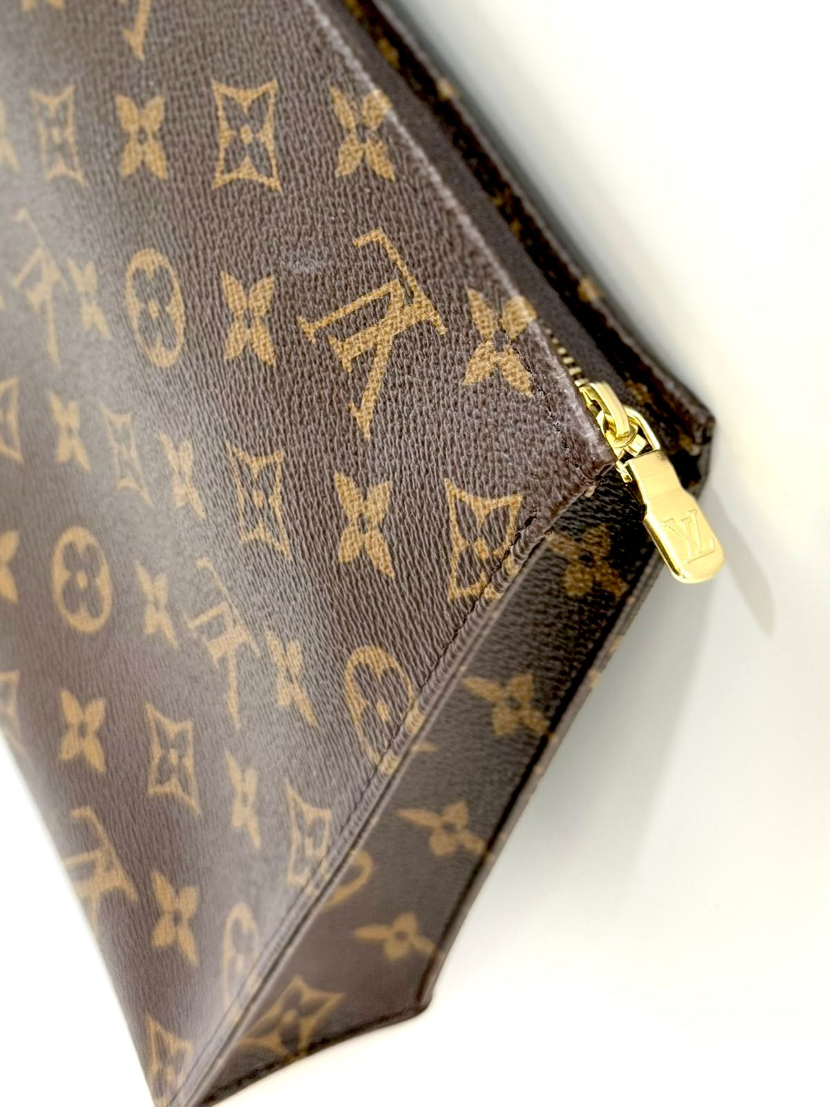 LOUIS VUITTON MONOGRAM TOILETRY POUCH GM