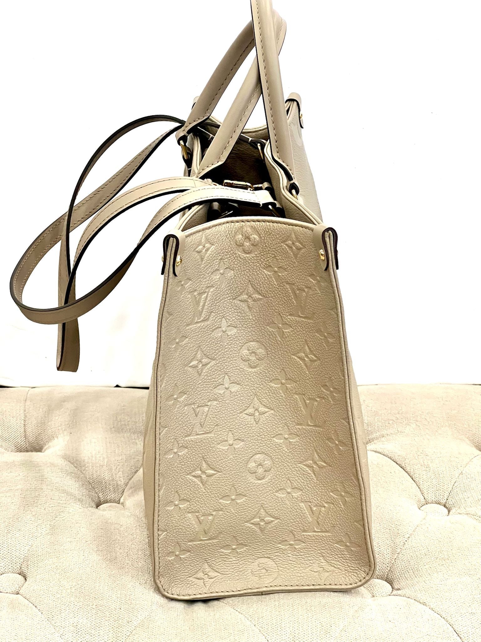 LOUIS VUITTON ON THE GO MM MONOGRAM BAG