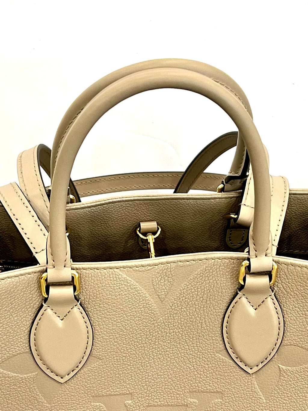 LOUIS VUITTON ON THE GO MM MONOGRAM BAG