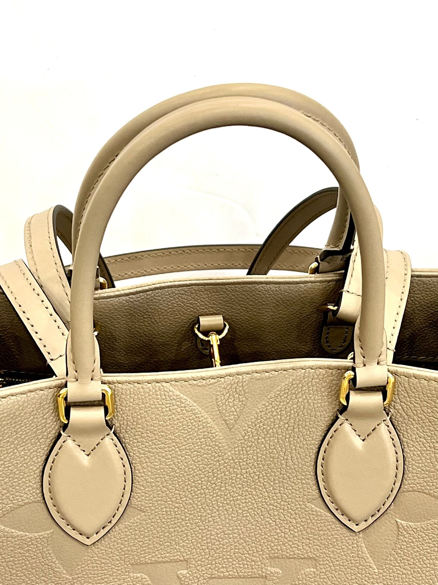 LOUIS VUITTON ON THE GO MM MONOGRAM BAG