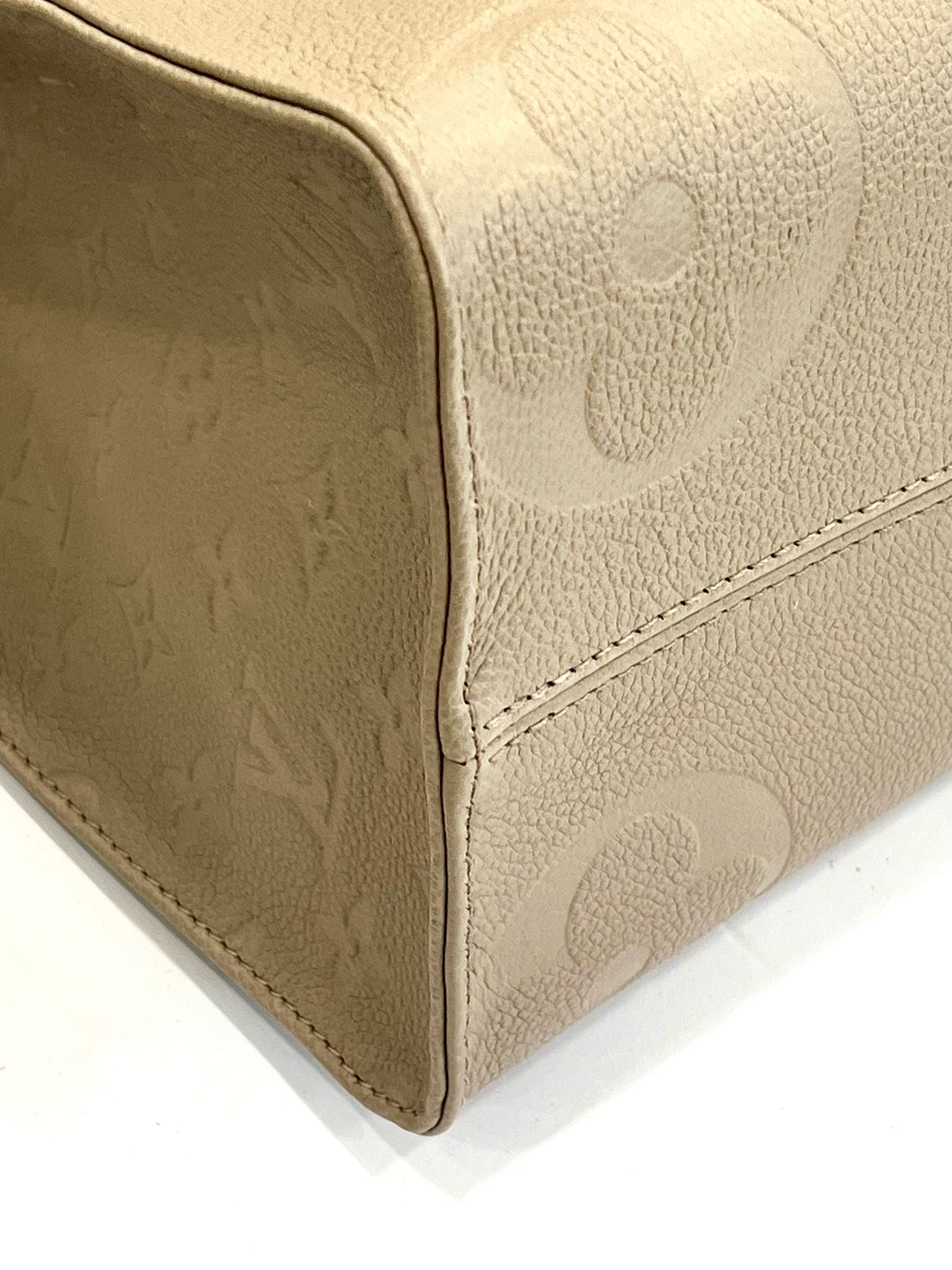 LOUIS VUITTON ON THE GO MM MONOGRAM BAG