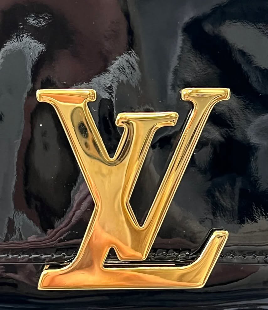 LOUIS VUITTON PATENT LOUISE MM SLIDING CHAIN SHOULDER BAG