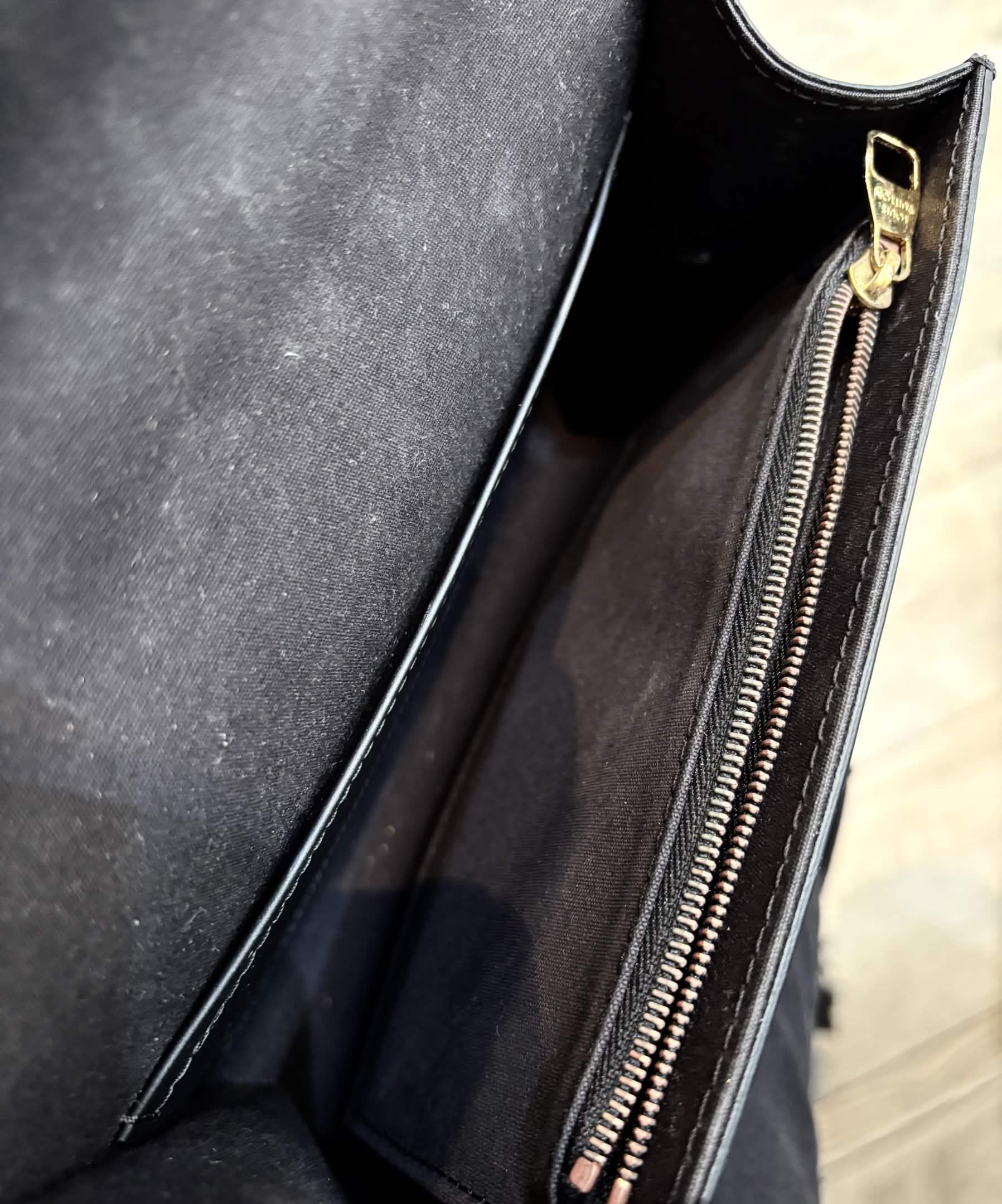 LOUIS VUITTON PATENT LOUISE MM SLIDING CHAIN SHOULDER BAG