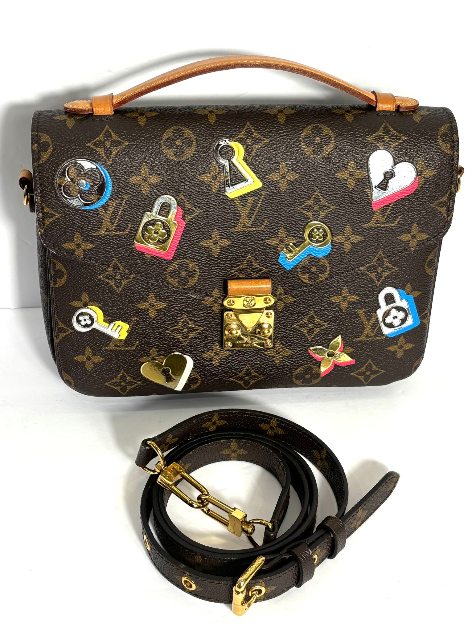 LOUIS VUITTON MONOGRAM LOVE LOCK POCHETTE METIS