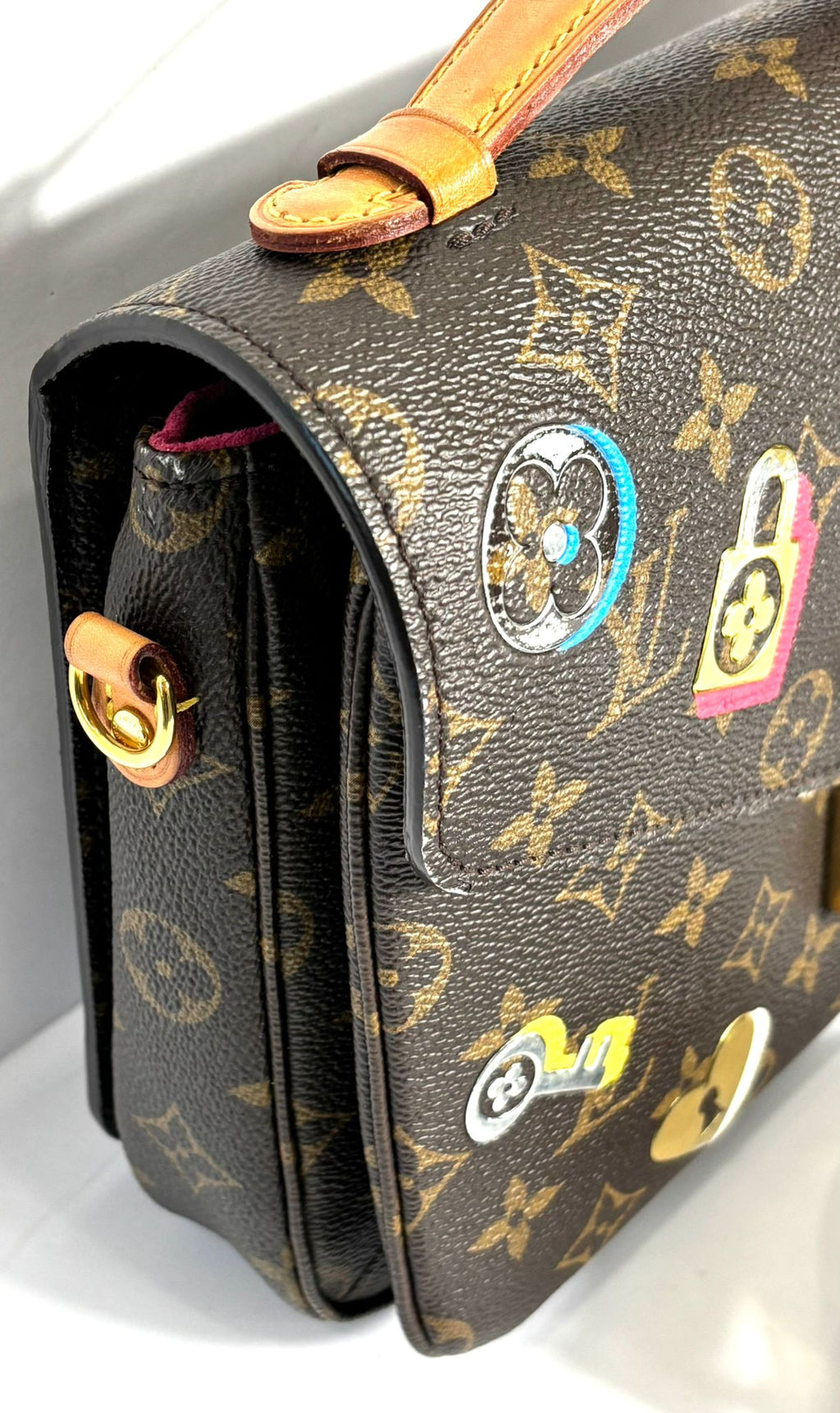 LOUIS VUITTON MONOGRAM LOVE LOCK POCHETTE METIS