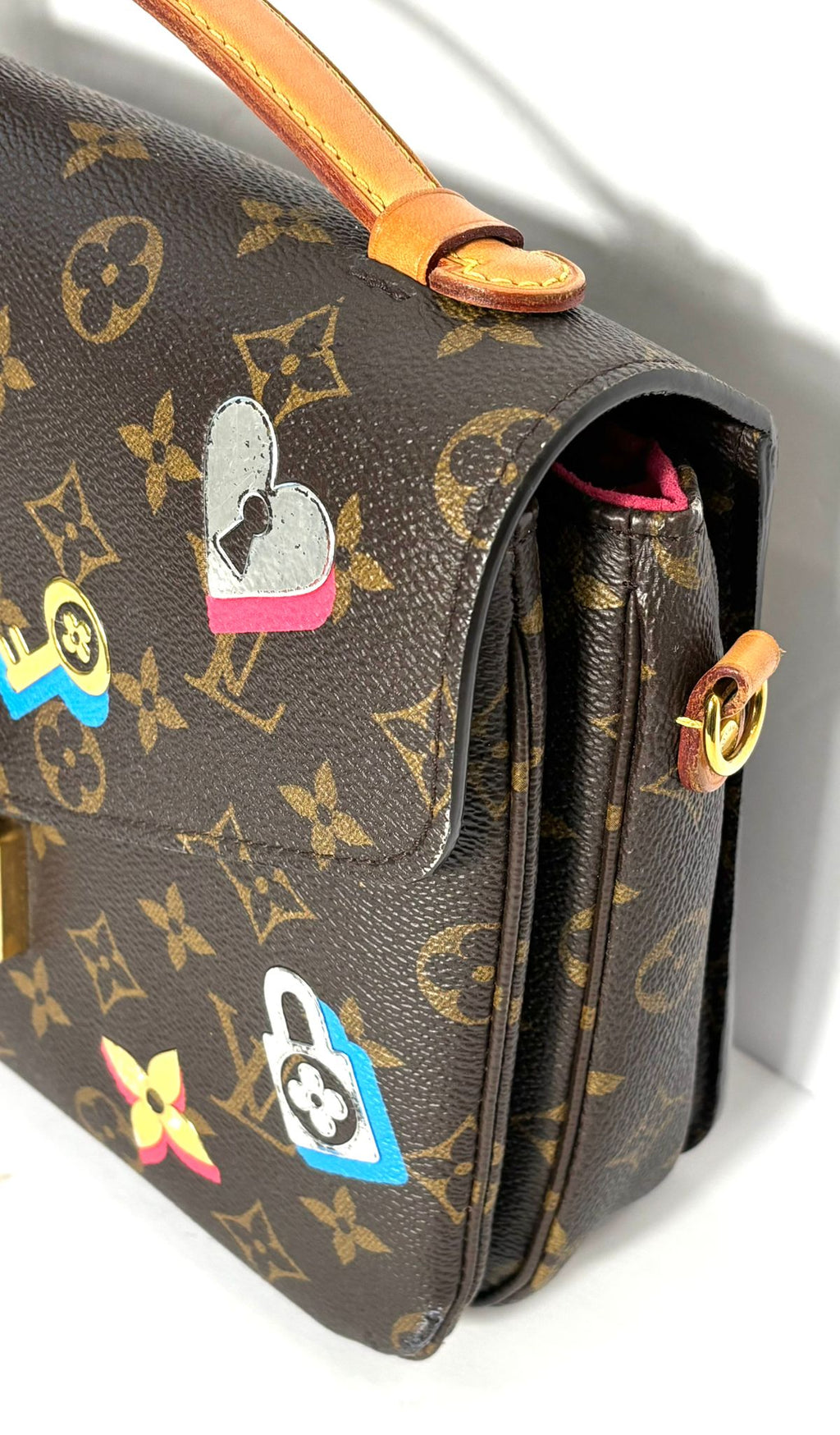 LOUIS VUITTON MONOGRAM LOVE LOCK POCHETTE METIS