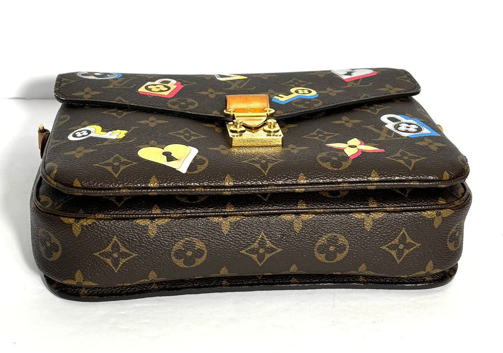 LOUIS VUITTON MONOGRAM LOVE LOCK POCHETTE METIS