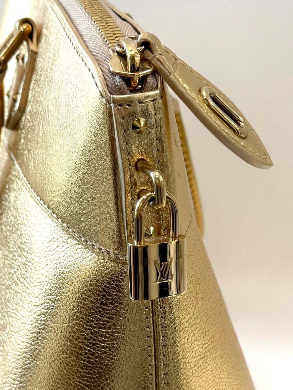 LOUIS VUITTON SUHALI METALLIC CALFSKIN LEATHER LOCKIT MM HANDBAG
