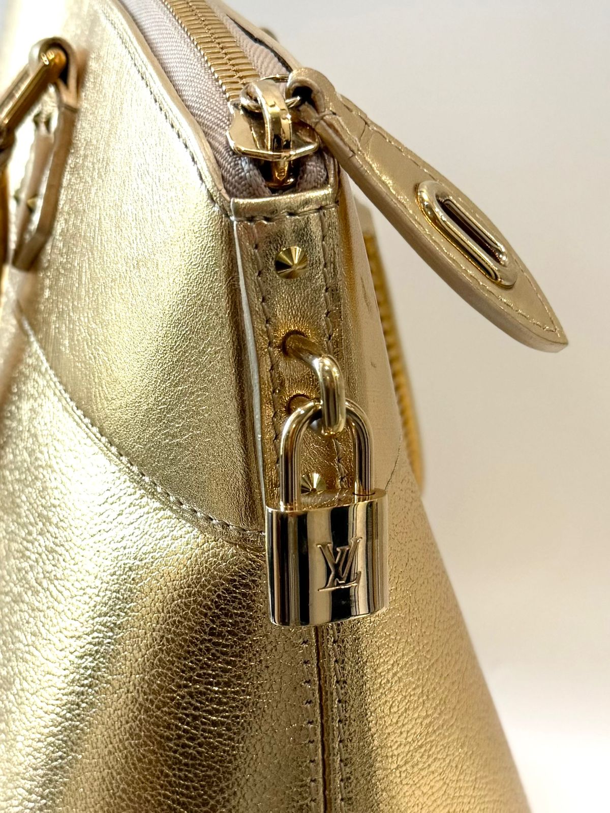 LOUIS VUITTON SUHALI METALLIC CALFSKIN LEATHER LOCKIT MM HANDBAG