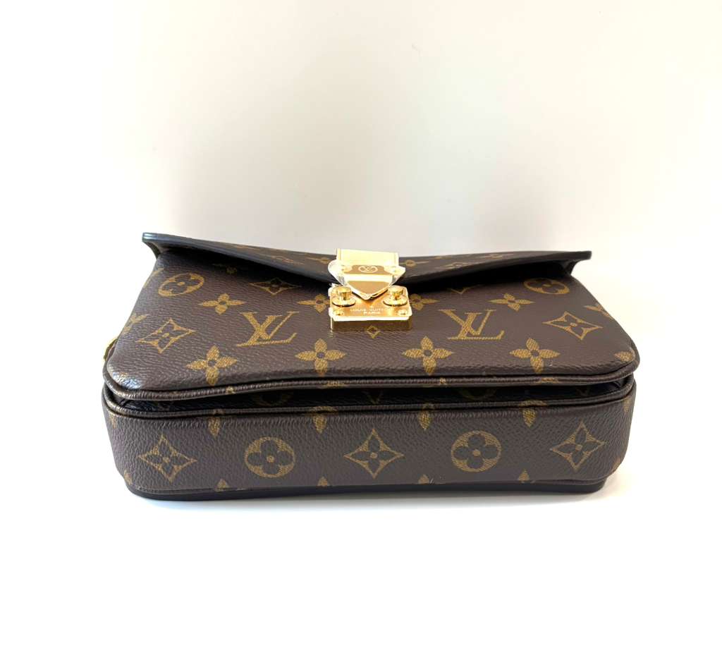 LOUIS VUITTON MONOGRAM POCHETTE MÉTIS EAST WEST BAG