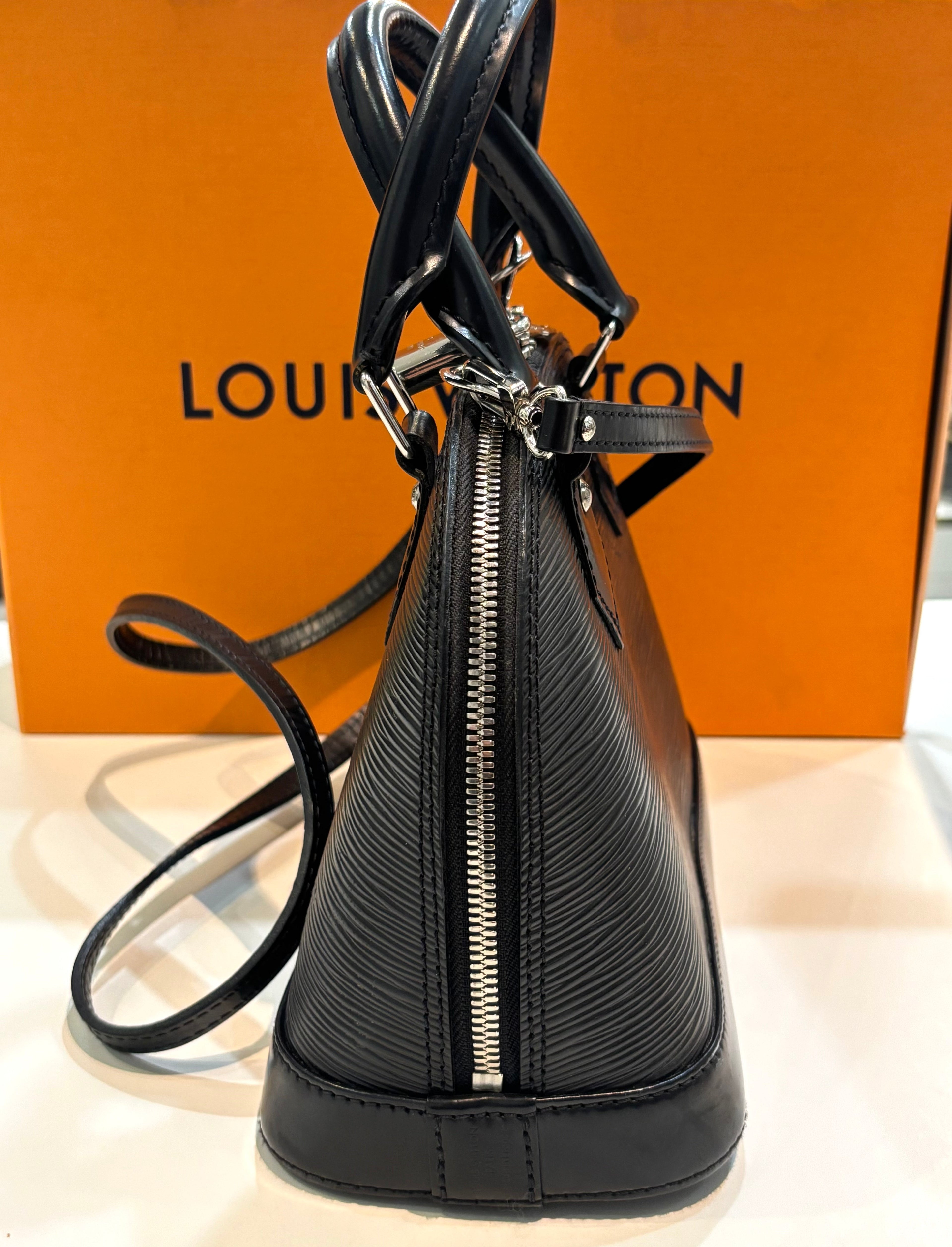 LOUIS VUITTON EPI LEATHER ALMA BB BAG WITH SHOULDER STRAP