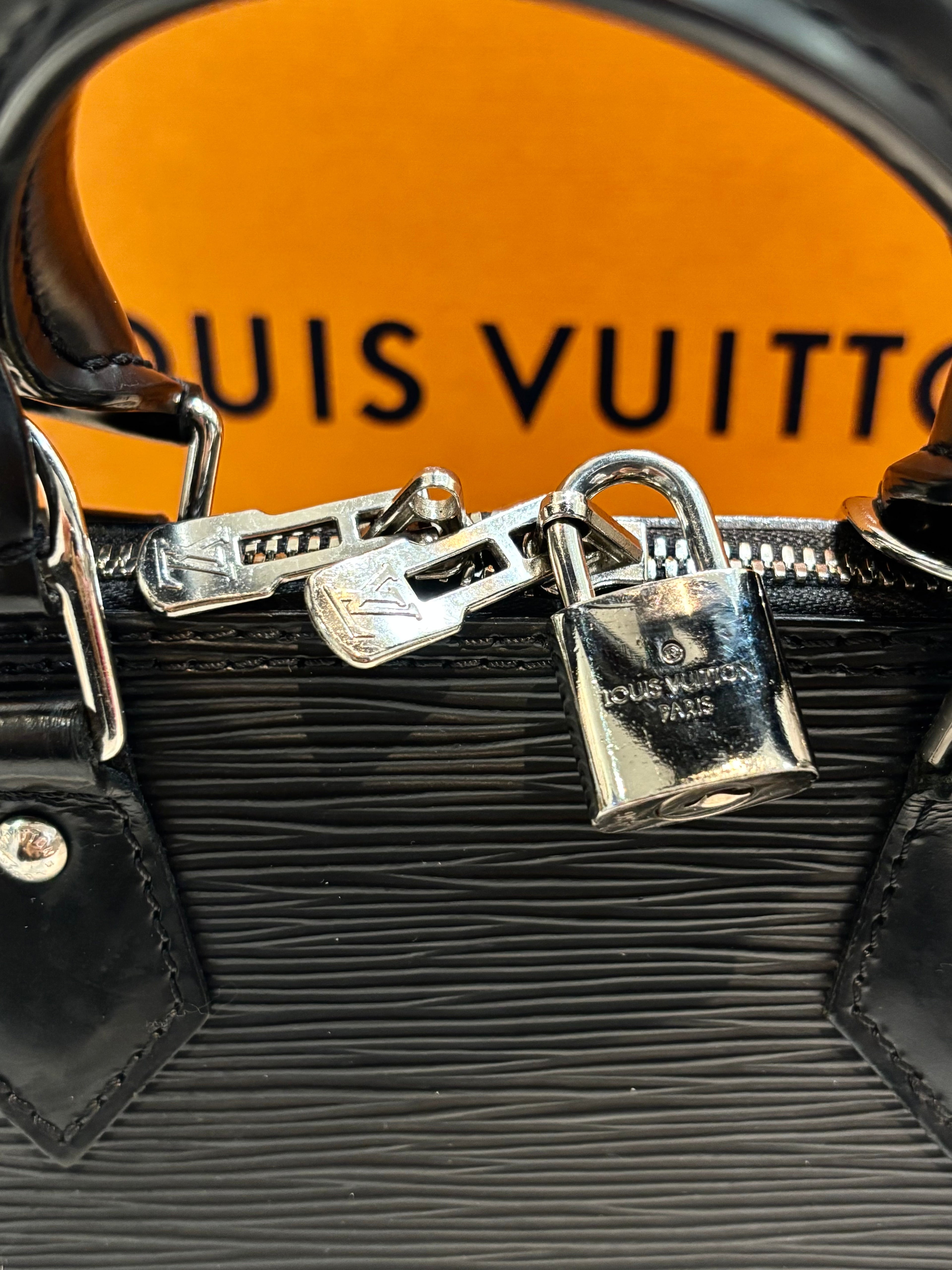 LOUIS VUITTON EPI LEATHER ALMA BB BAG WITH SHOULDER STRAP