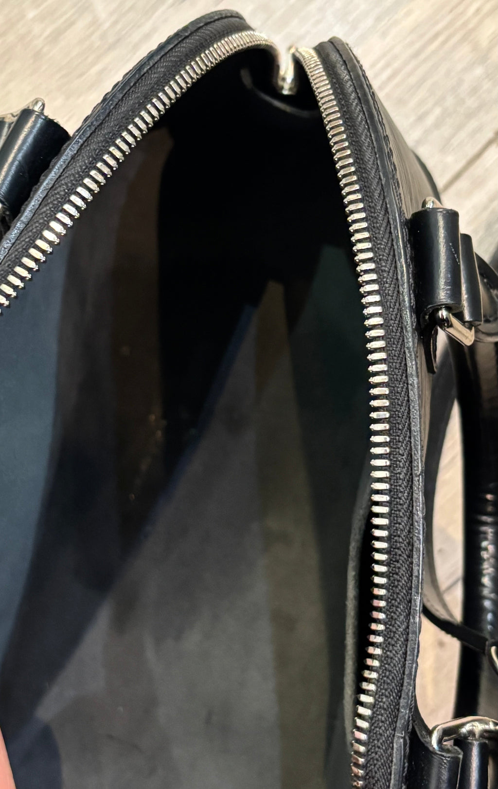 LOUIS VUITTON EPI LEATHER ALMA BB BAG WITH SHOULDER STRAP
