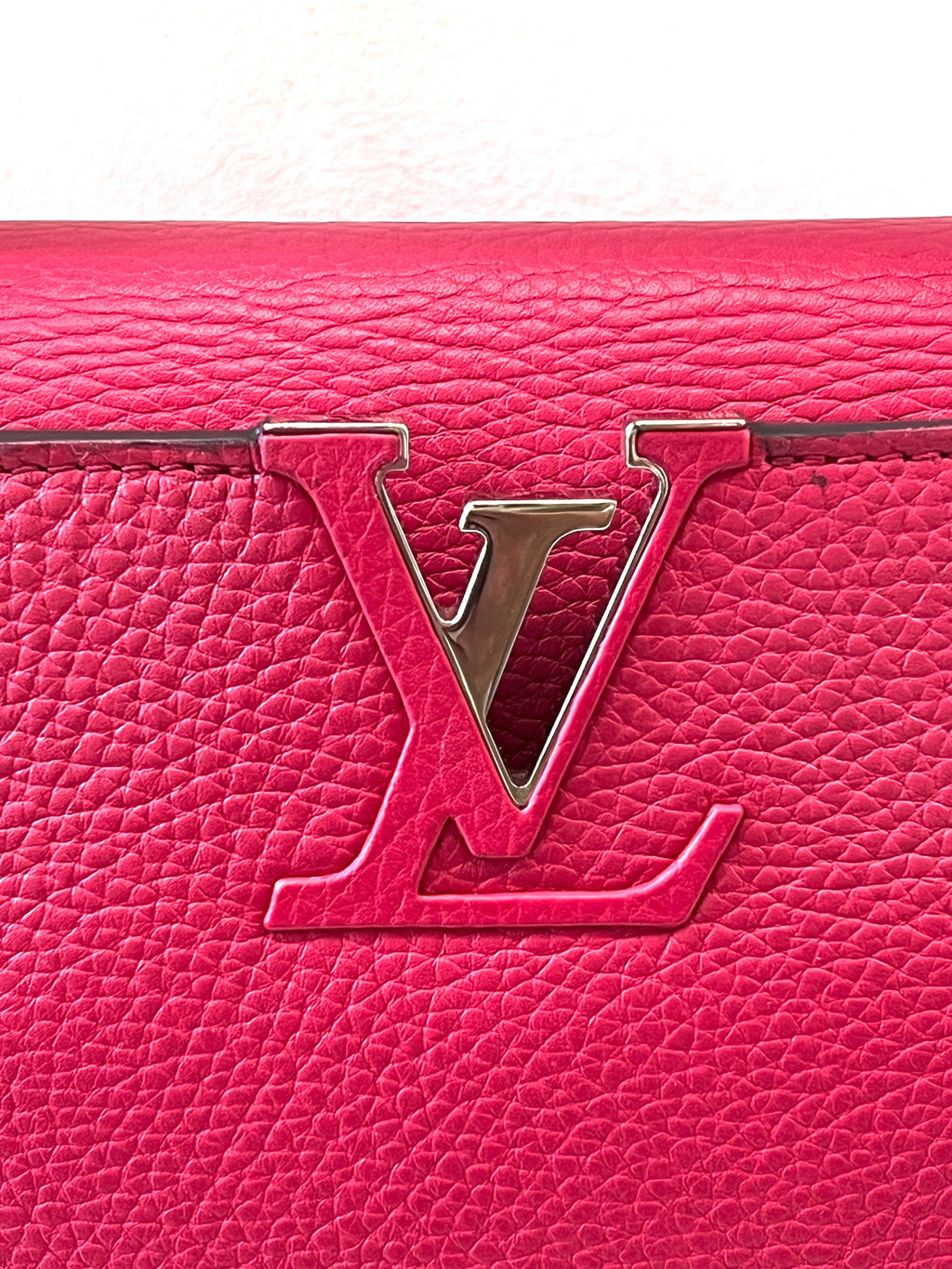 LOUIS VUITTON CAPUCINES MM LEATHER HANDBAG