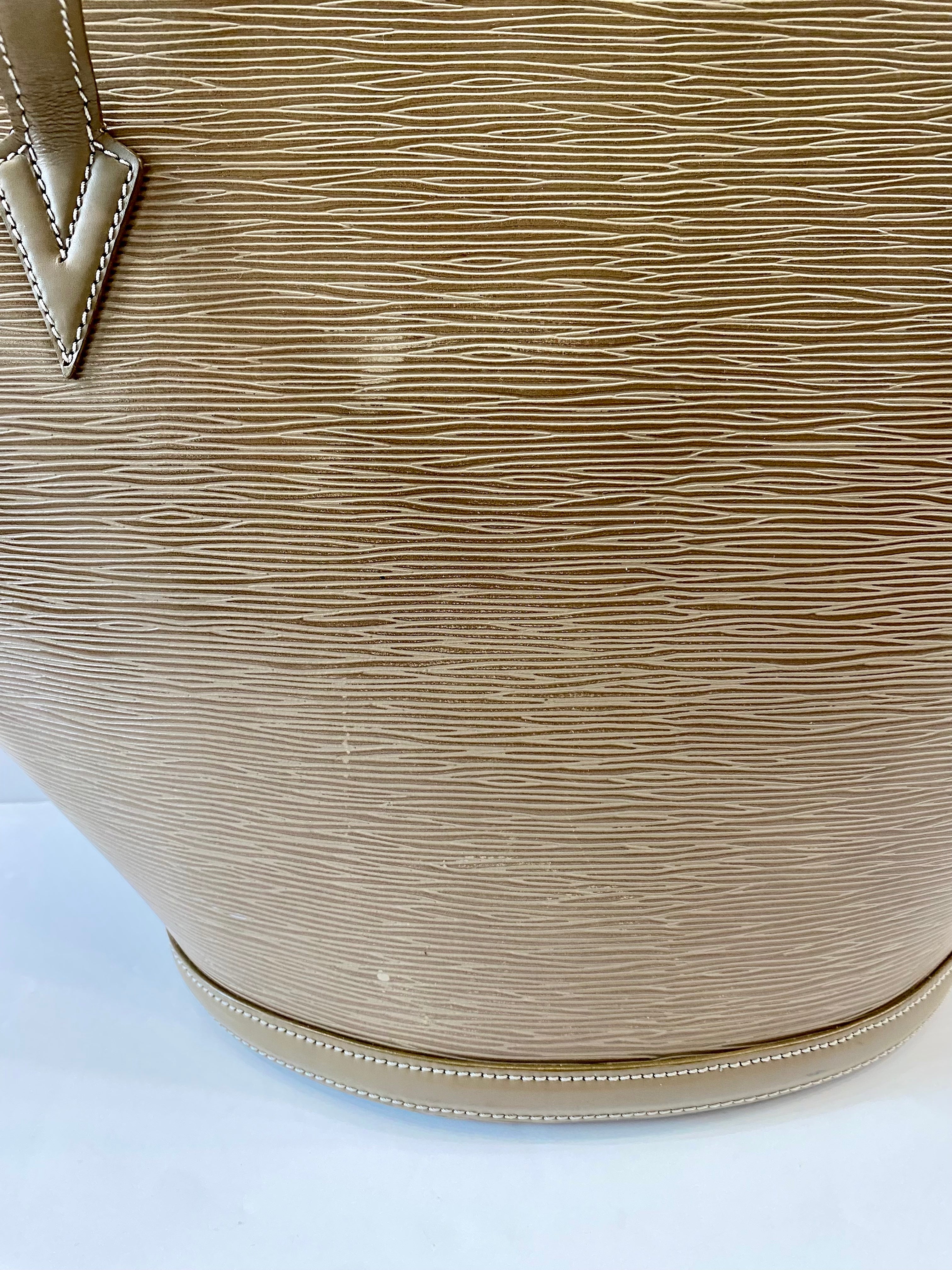 LOUIS VUITTON EPI LEATHER SAINT JACQUES GM BAG