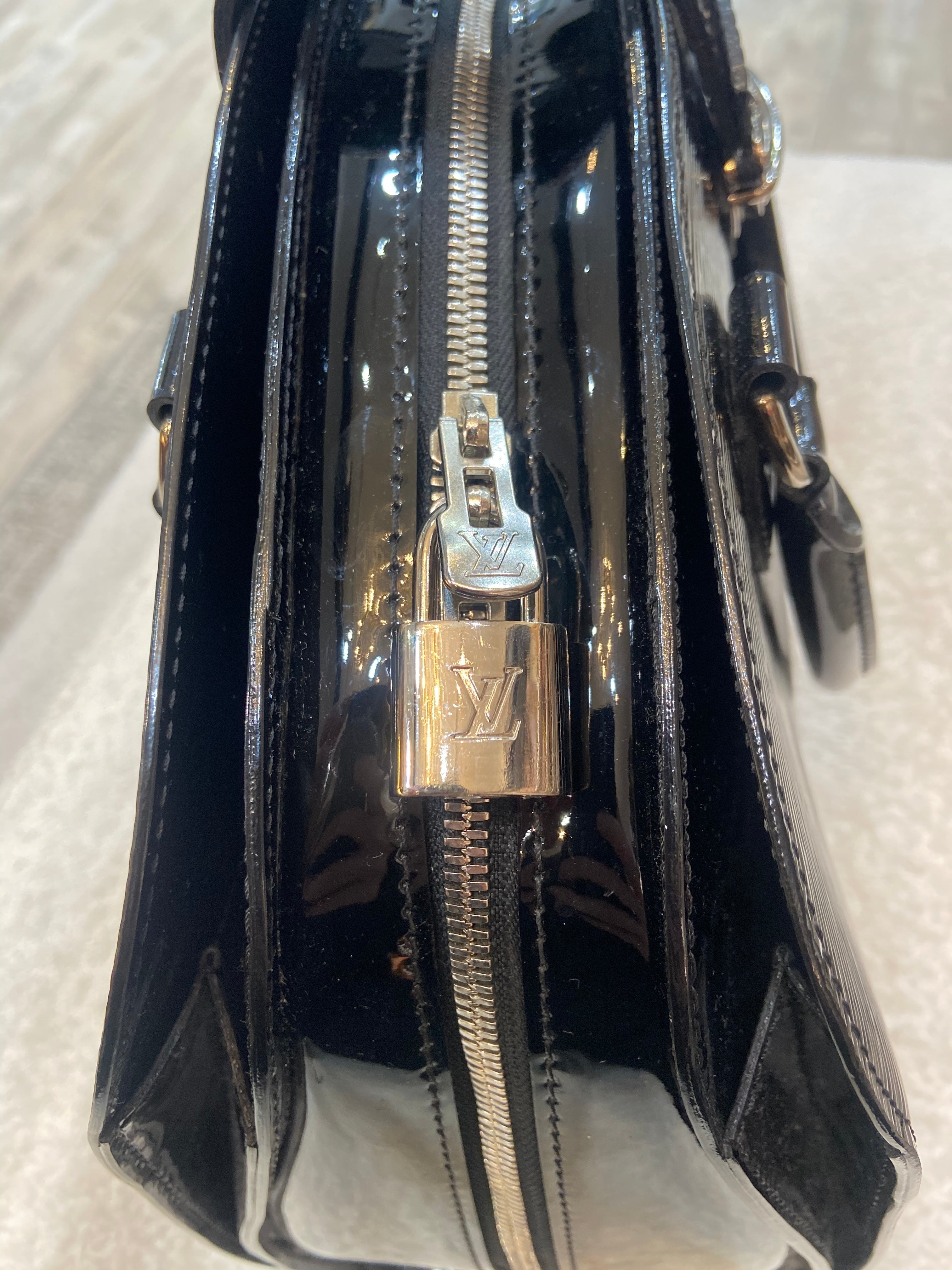 LOUIS VUITTON EPI LEATHER PONT NEUF GM BAG