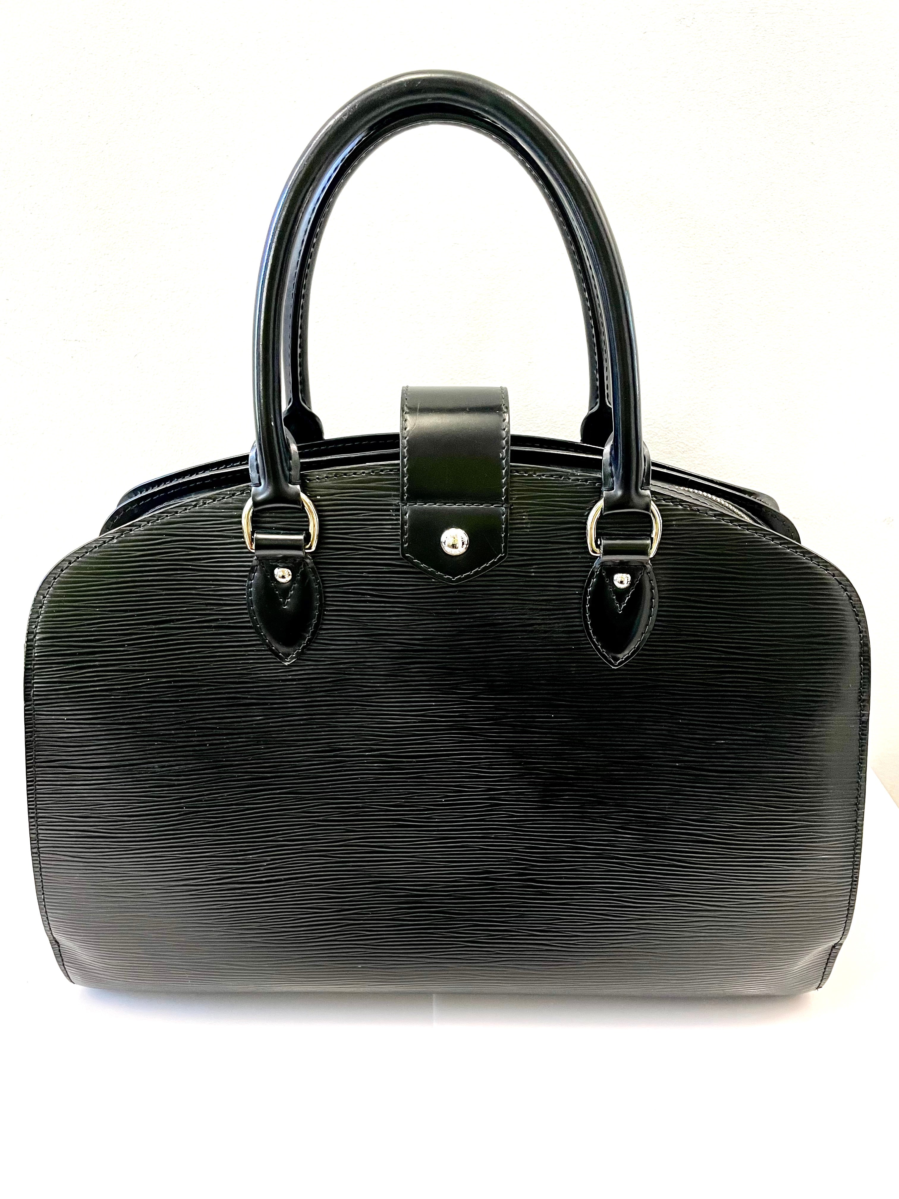 LOUIS VUITTON EPI LEATHER PONT- NEUF GM BAG