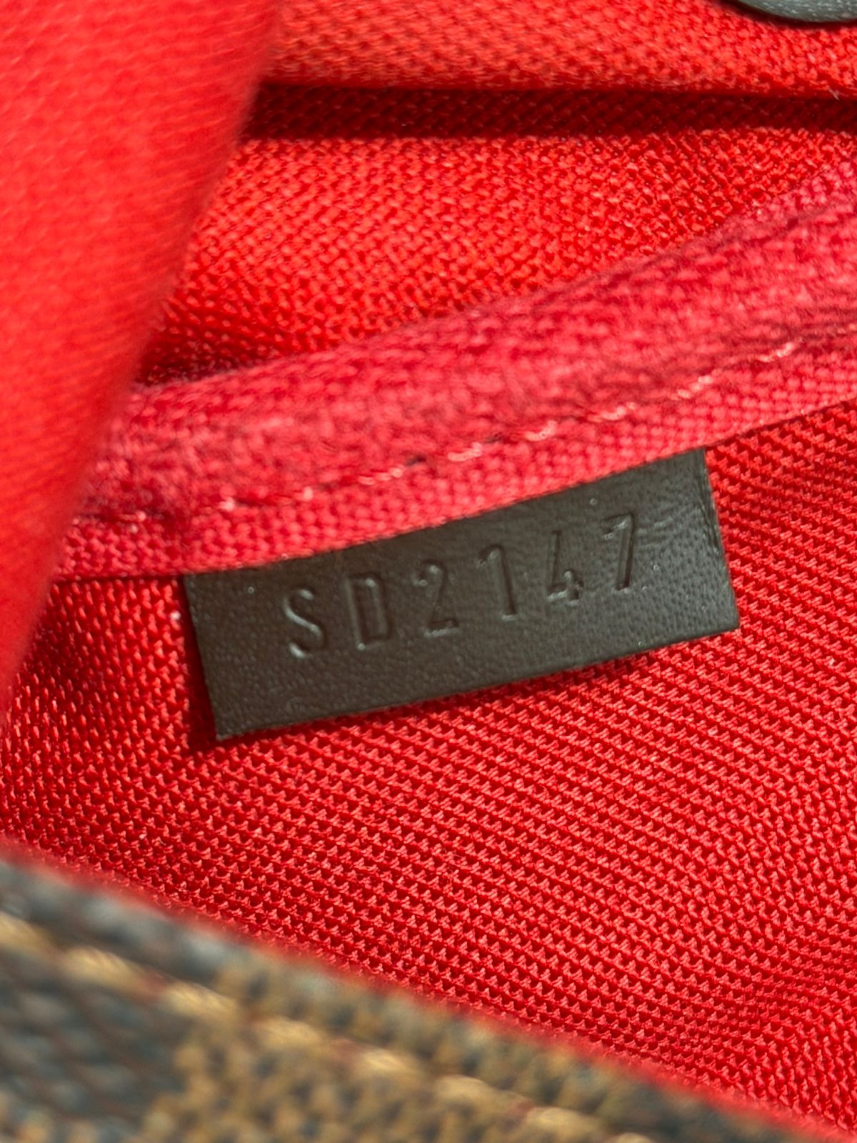 LOUIS VUITTON DAMIER EBENE FAVORITE MM SHOULDER BAG