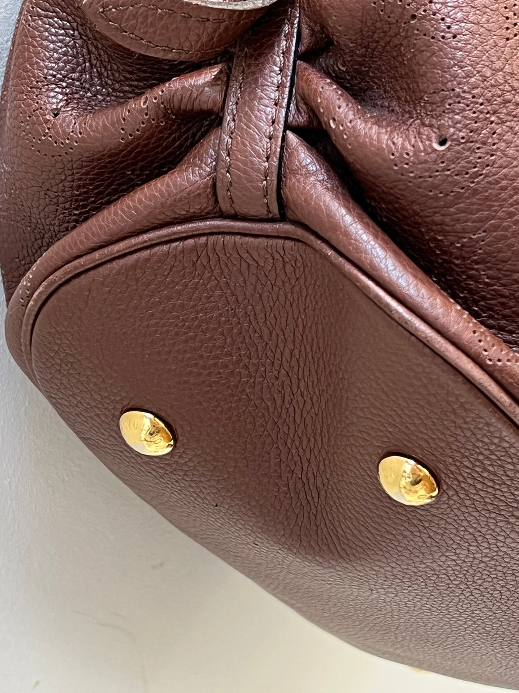 LOUIS VUITTON LEATHER MAHINA HOBO BAG
