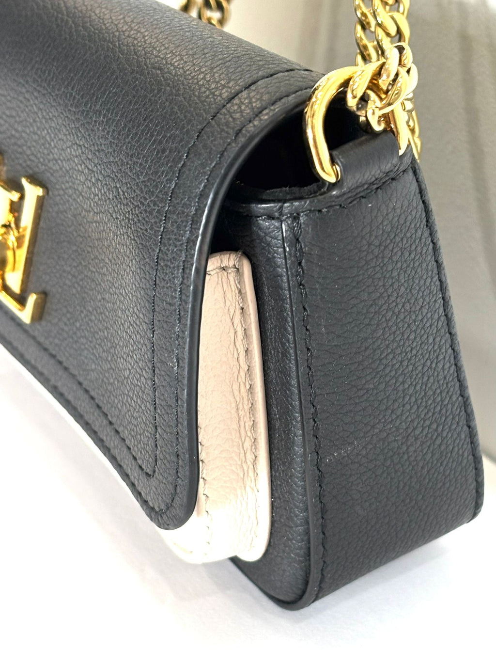 LOUIS VUITTON LOCK ME TAURILLON LEATHER TENDER CHAIN POCHETTE