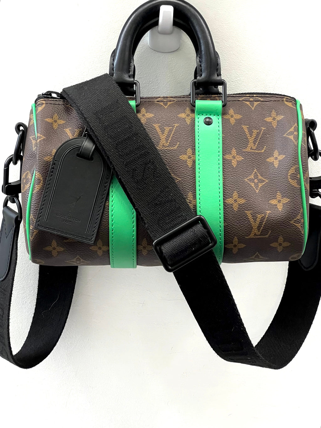 LOUIS VUITTON MONOGRAM KEEPALL BANDOULIERE 25 HANDBAG