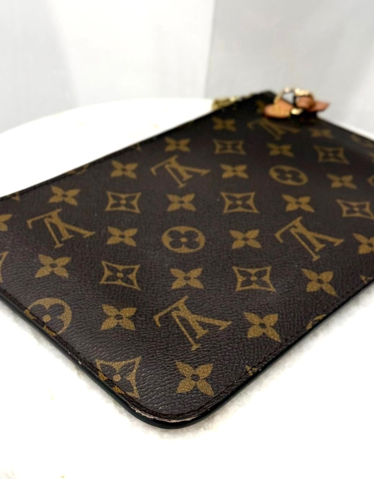 LOUIS VUITTON MONOGRAM NEVERFULL MM POCHETTE WRISTLET