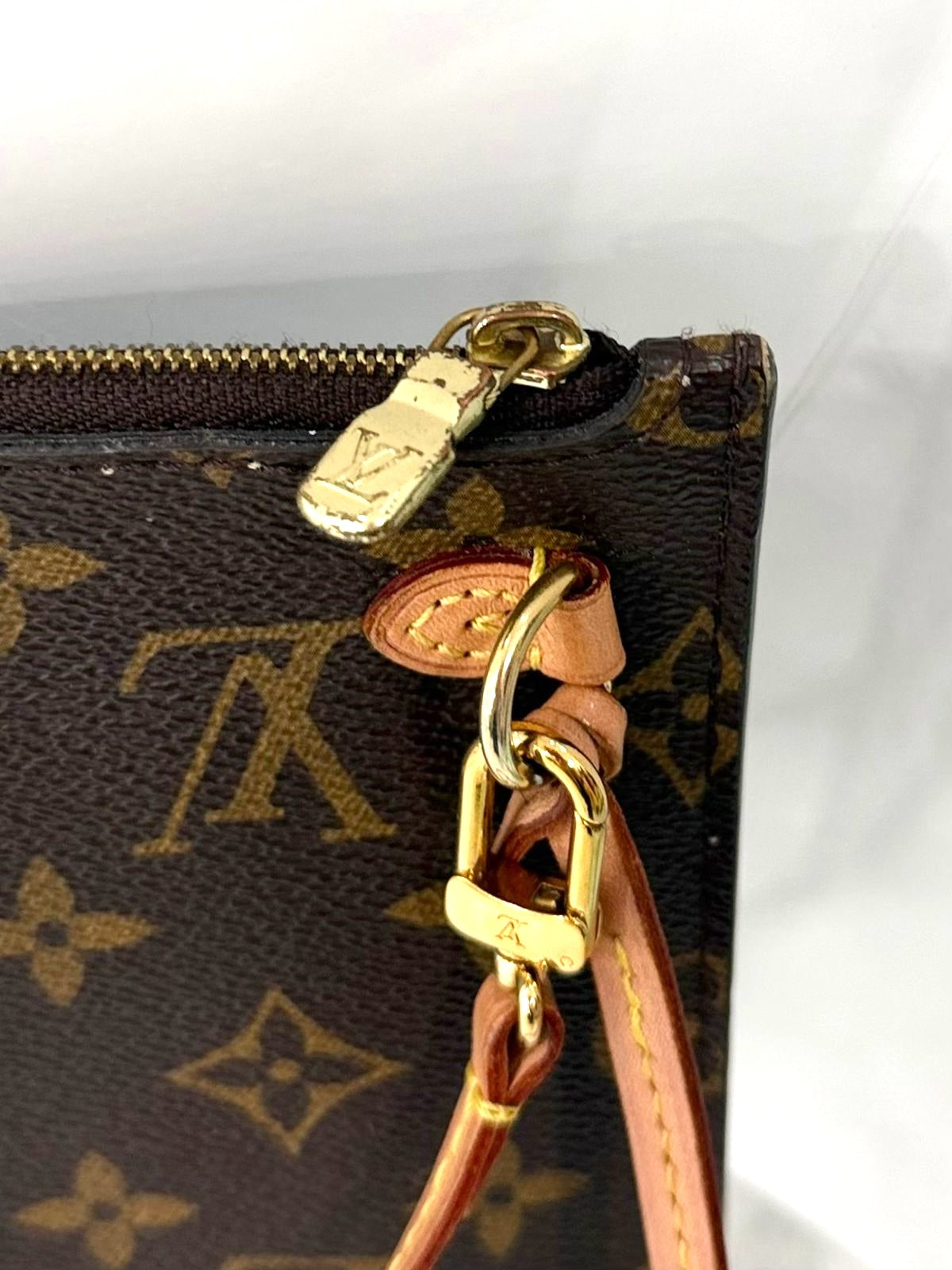 LOUIS VUITTON MONOGRAM NEVERFULL MM POCHETTE WRISTLET