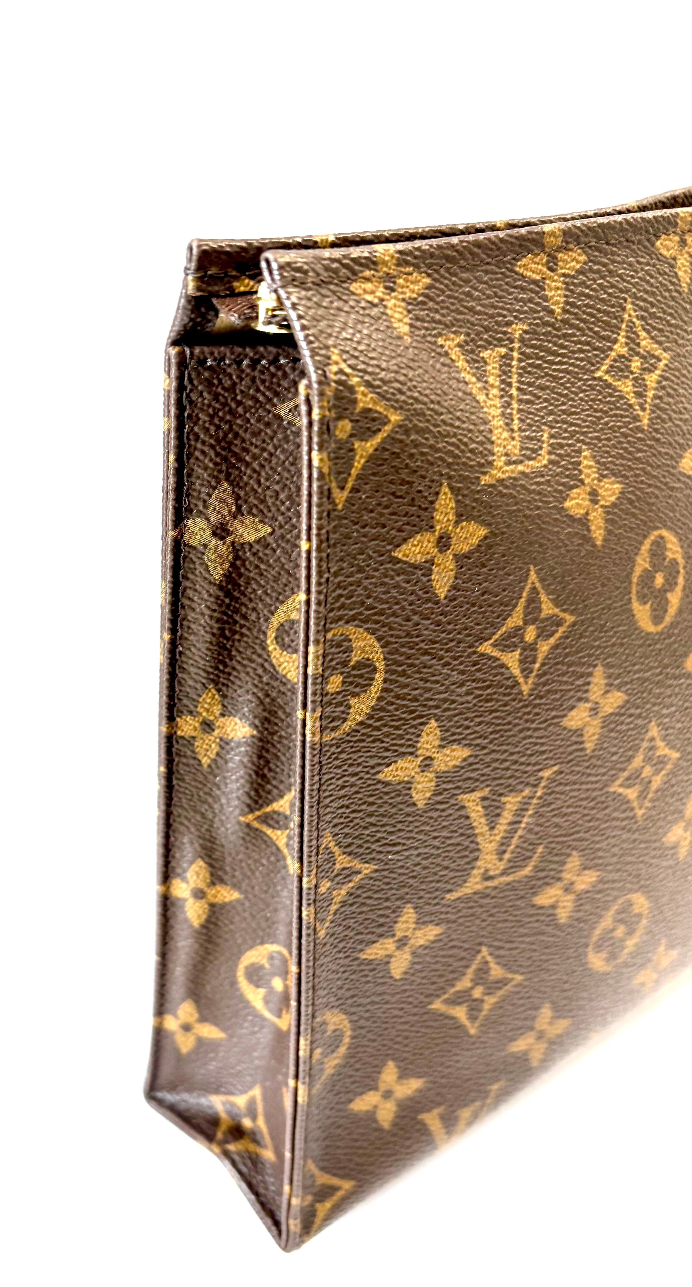 LOUIS VUITTON MONOGRAM TOILETRY POUCH 26