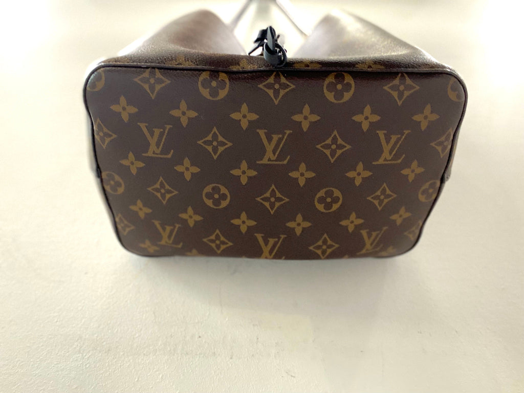 LOUIS VUITTON MONOGRAM NÉONOÉ MM BAG BLACK