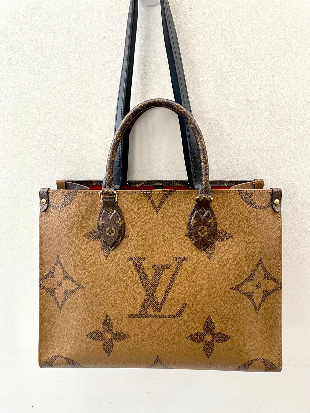 LOUIS VUITTON GIANT REVERSE MONOGRAM ON THE GO MM TOTE BAG